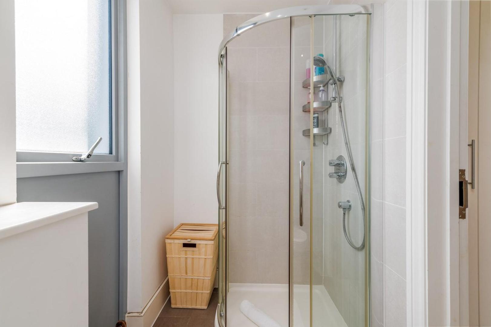 Bright & Spacious Battersea Flat Londen