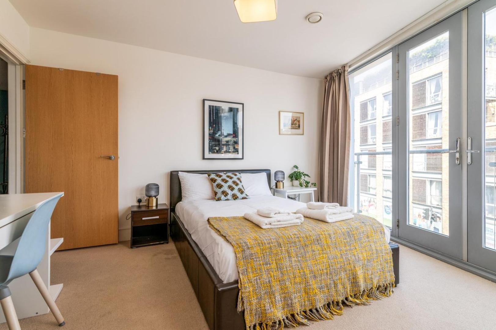 Appartement Bright & Spacious Battersea Flat Londen