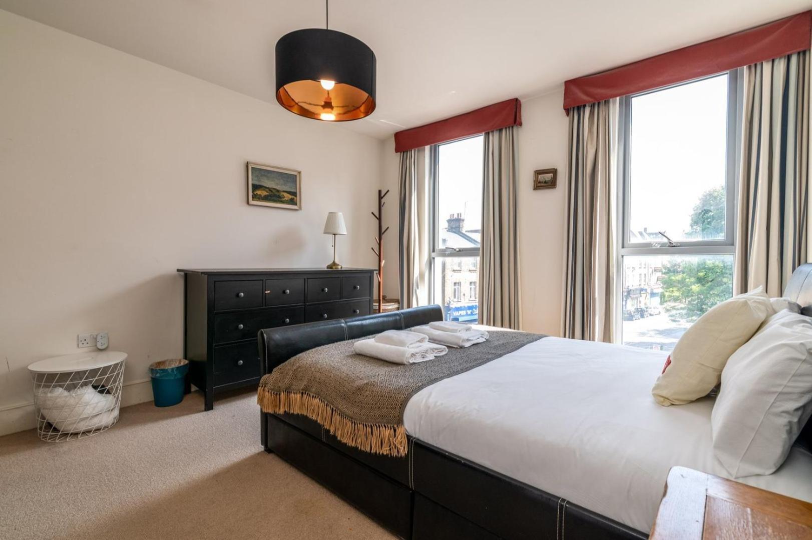 Bright & Spacious Battersea Flat
