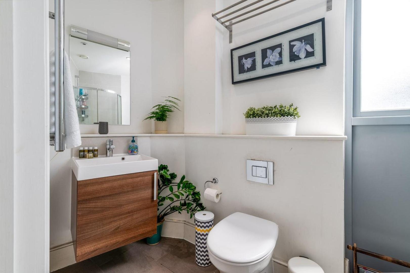 Bright & Spacious Battersea Flat Londen