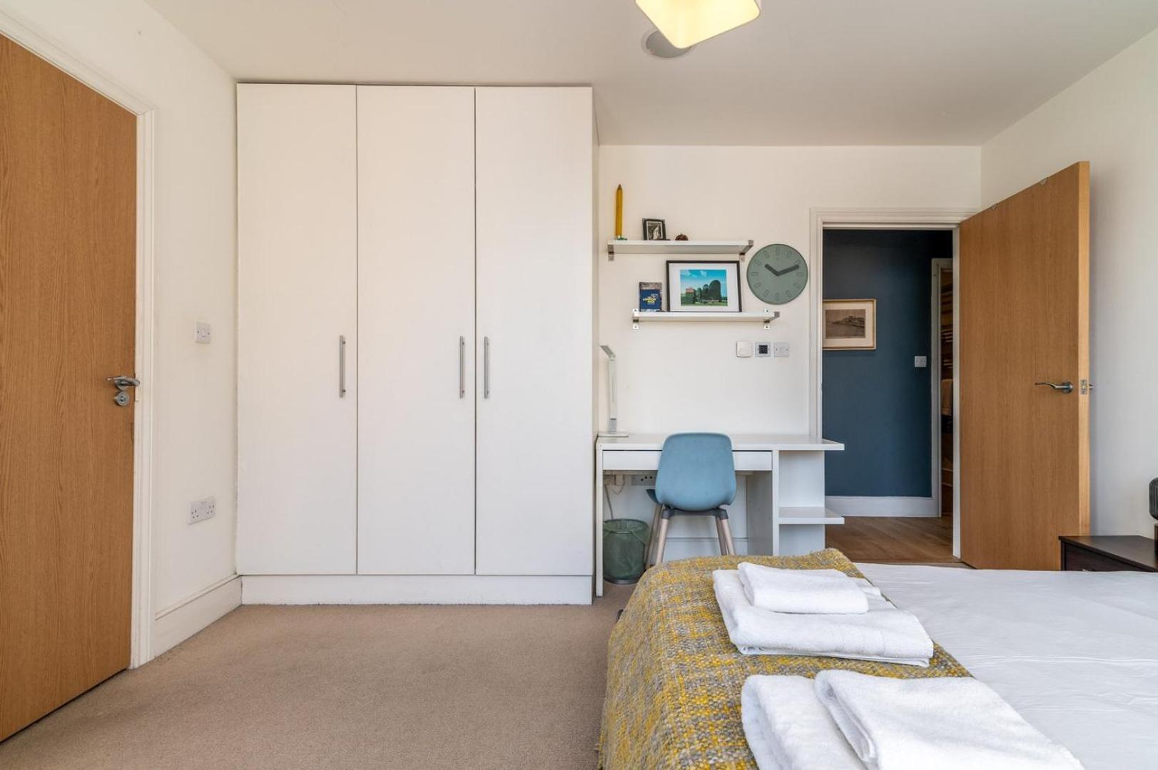 Bright & Spacious Battersea Flat Appartement Londen