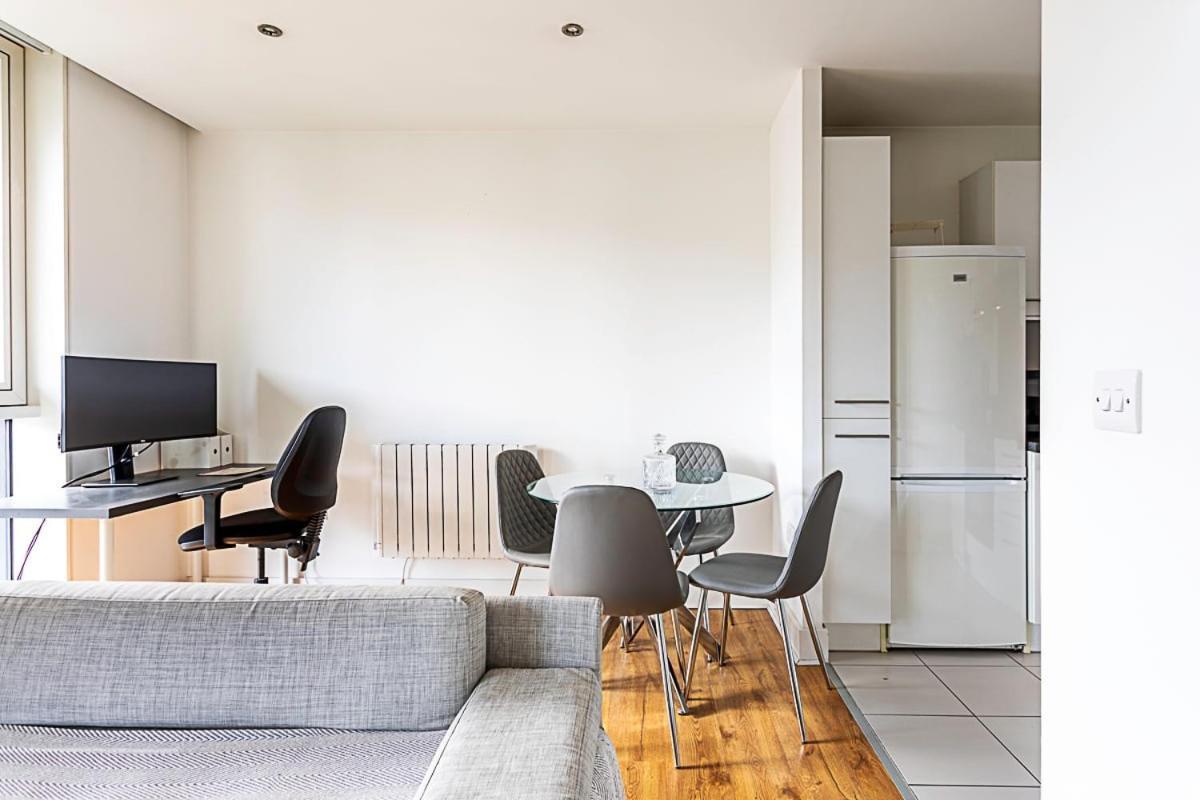 City-close 1-bed Near Tower Hill Apartment London