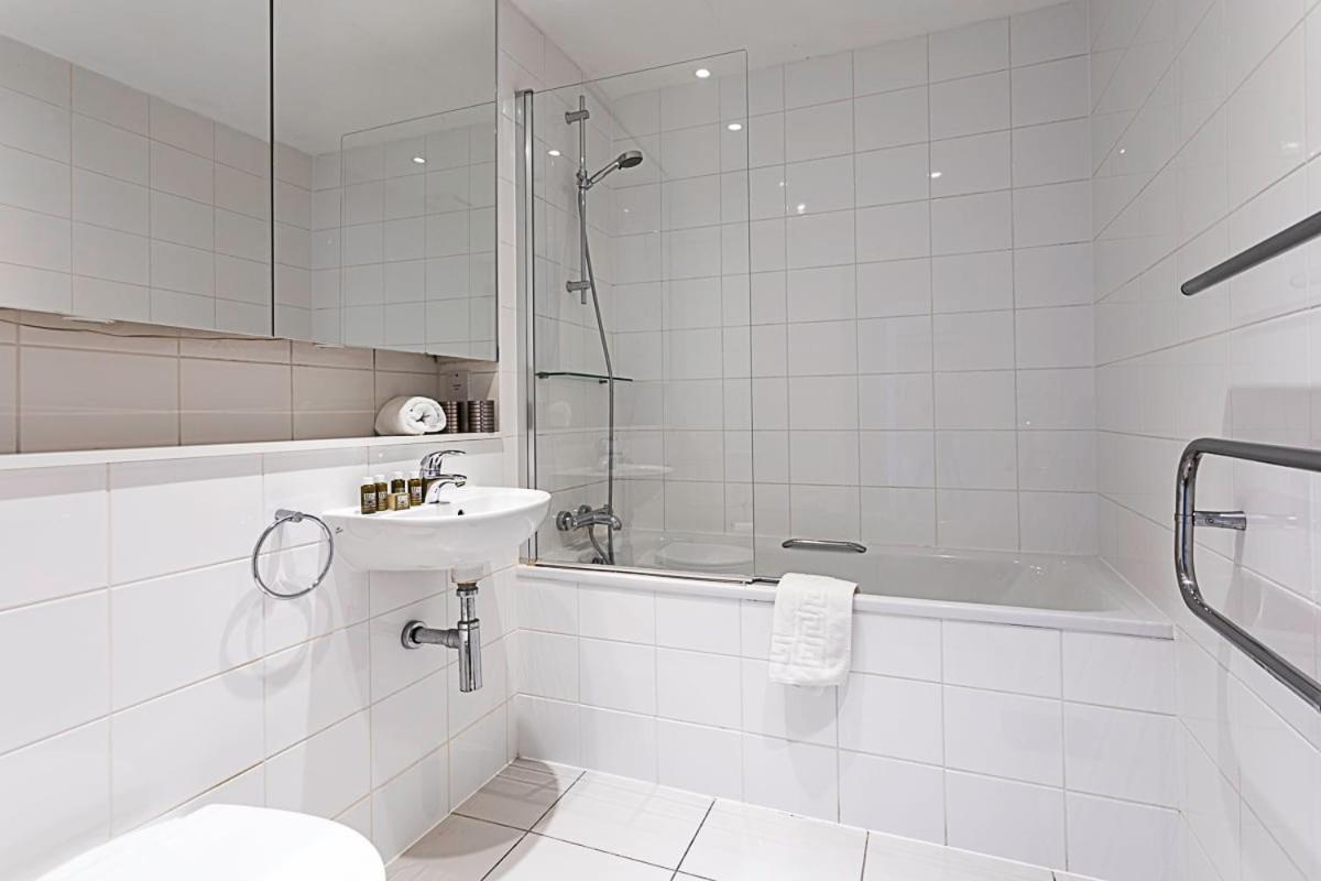 City-close 1-bed Near Tower Hill Apartment London