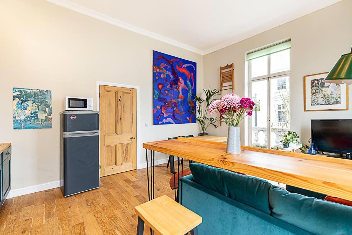 Beautiful Two Bedroom Abode Near Victoria Apartamento Londres