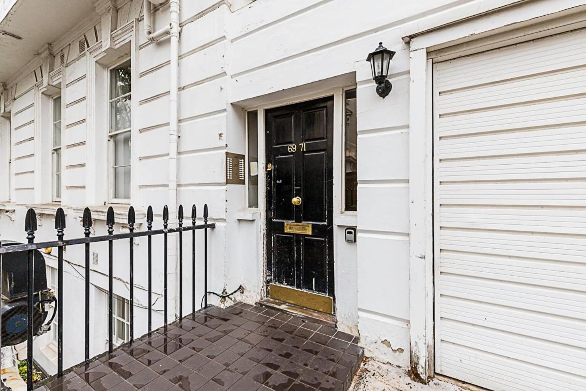 Beautiful Two Bedroom Abode Near Victoria Apartamento