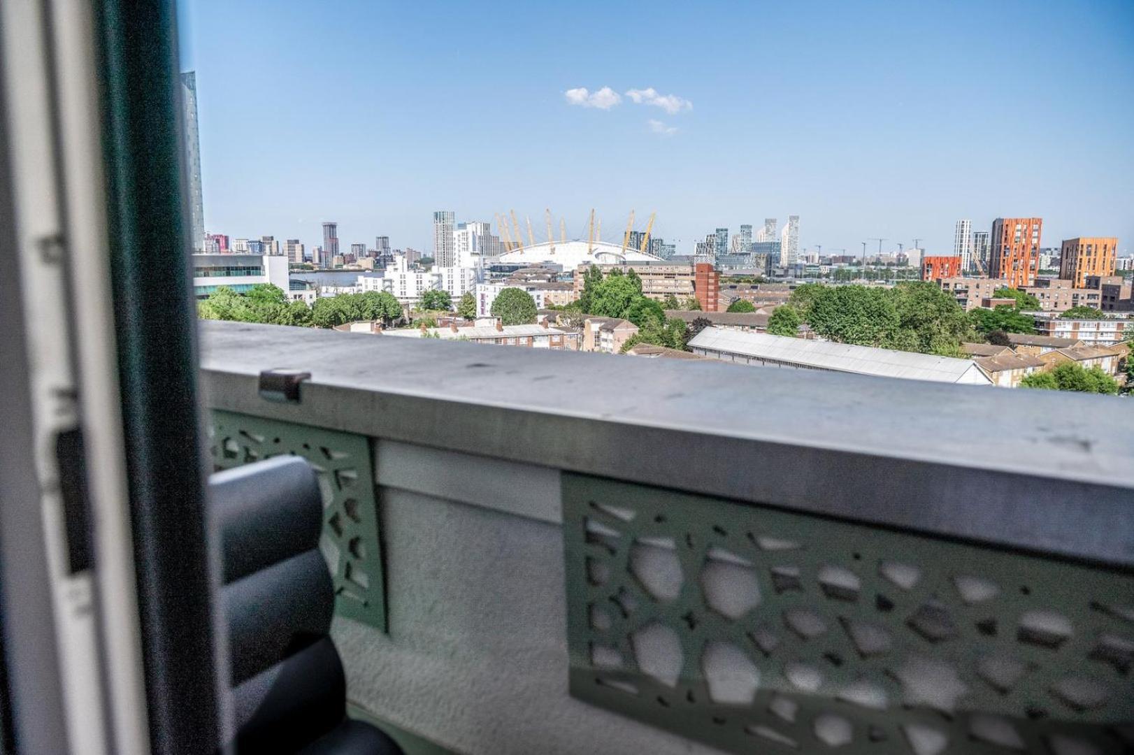 Appartement Canary Wharf Retreat With Free Secure Parking Londen