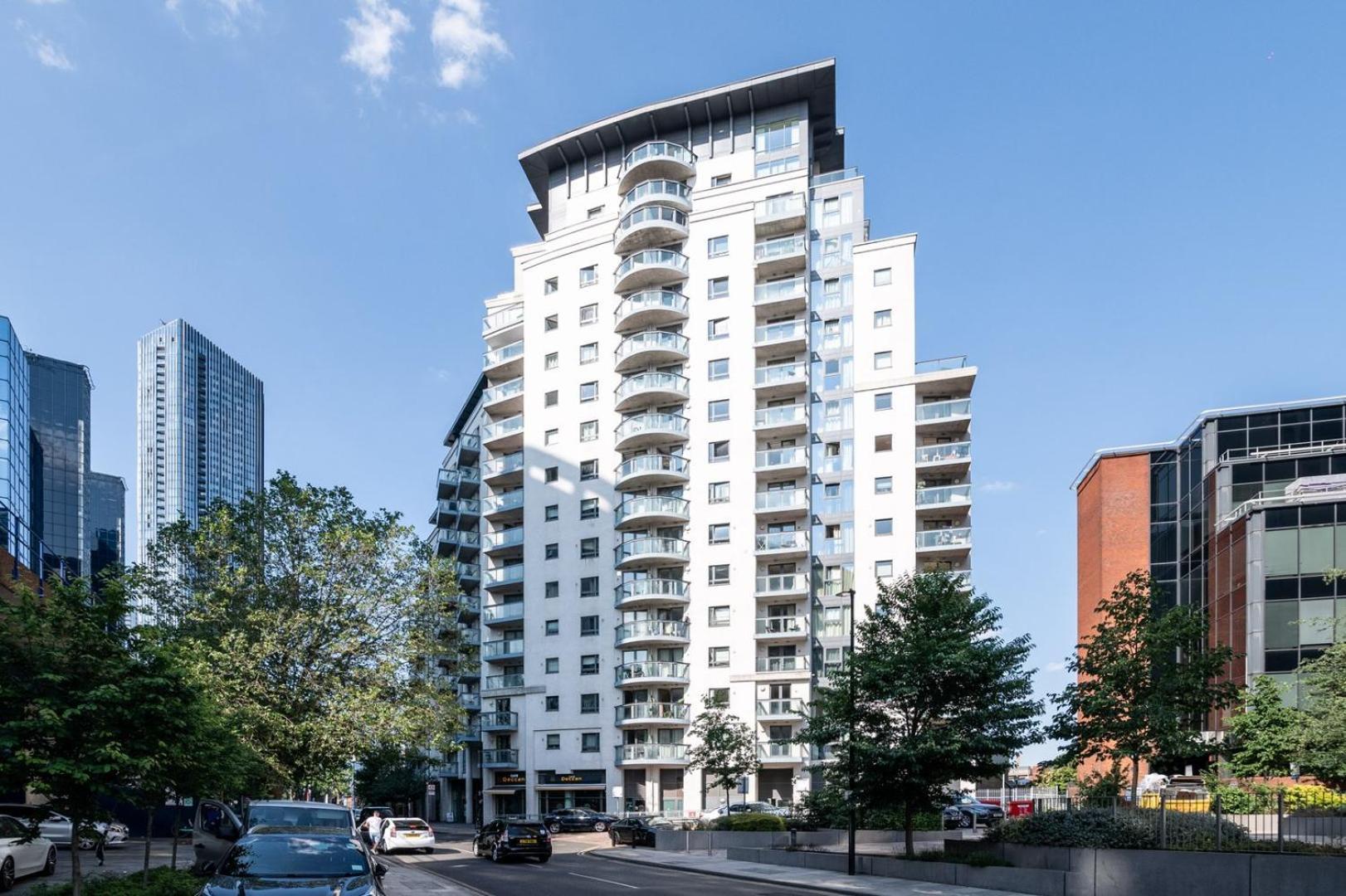 Canary Wharf Retreat With Free Secure Parking * Londen