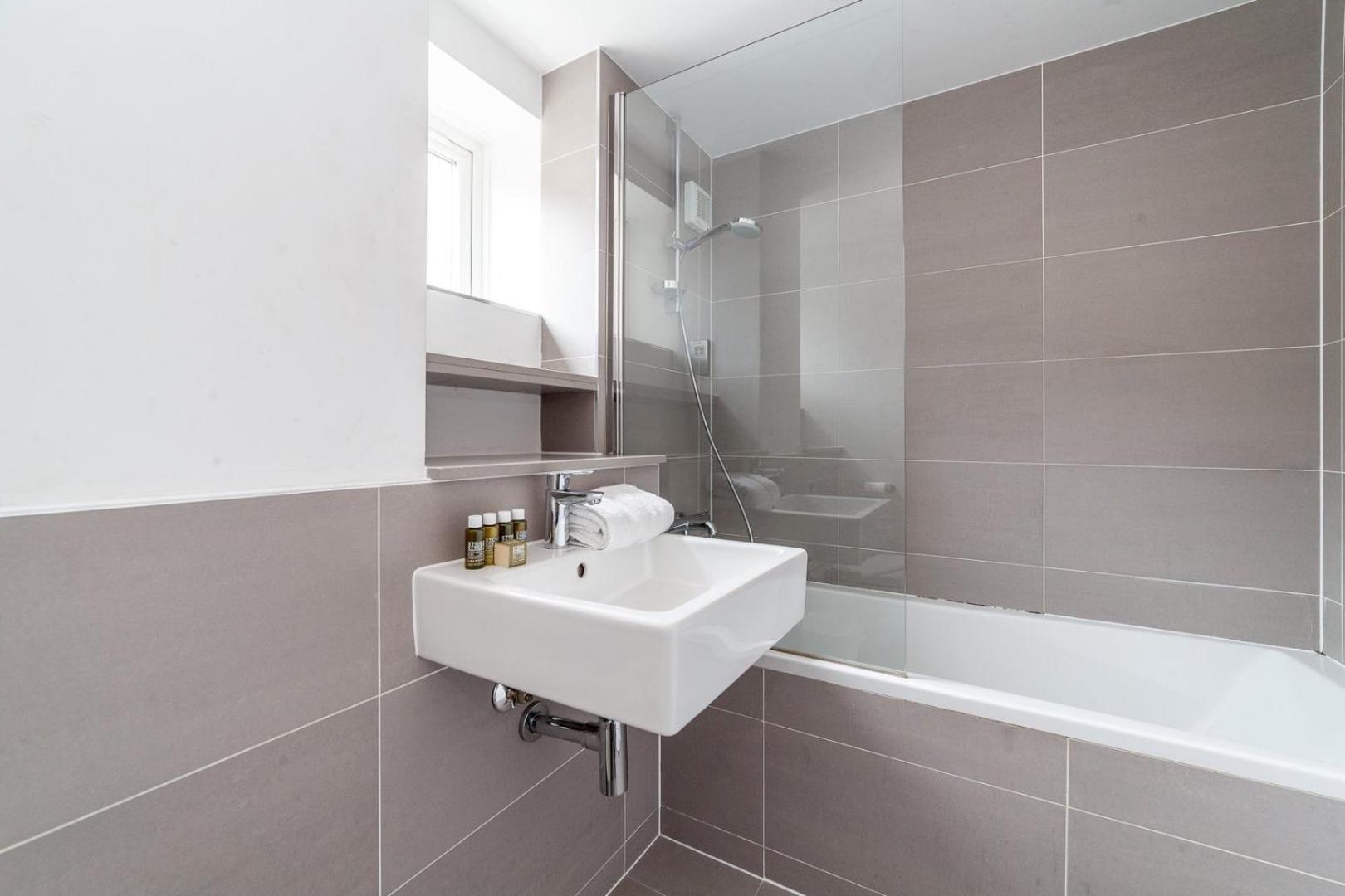 Relay Two Bedroom Belgravia Charm