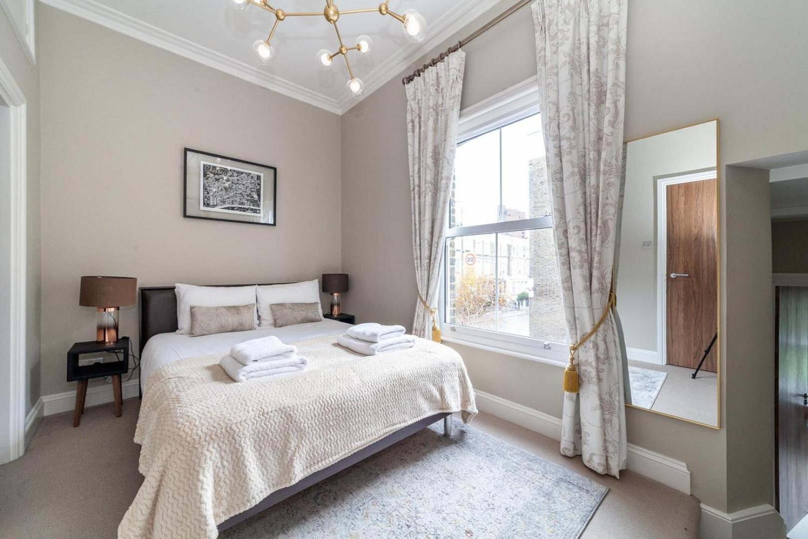 Elegant Chelsea Hideaway Apartment