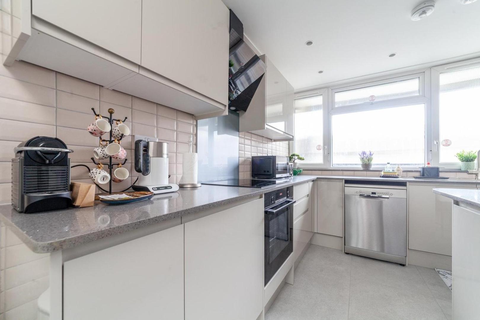 Excellent 3-bed Flat In Elephant & Castle *