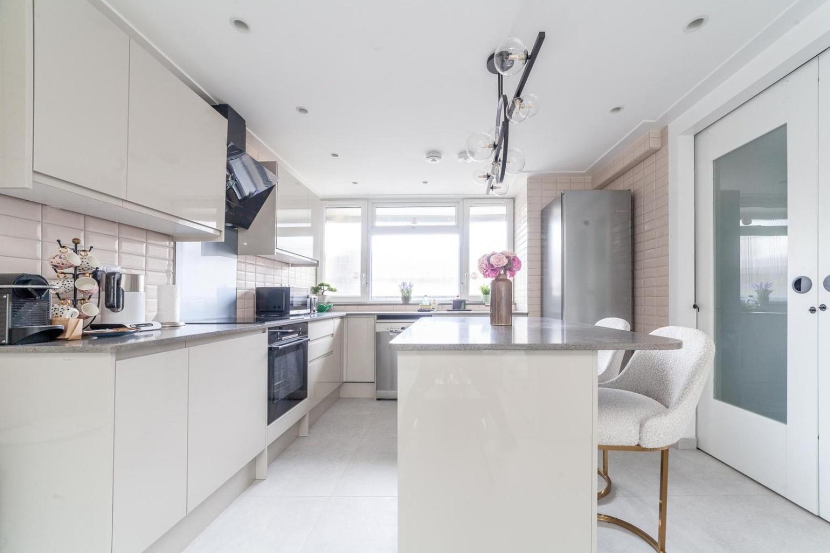 Excellent 3-bed Flat In Elephant & Castle Apartment *