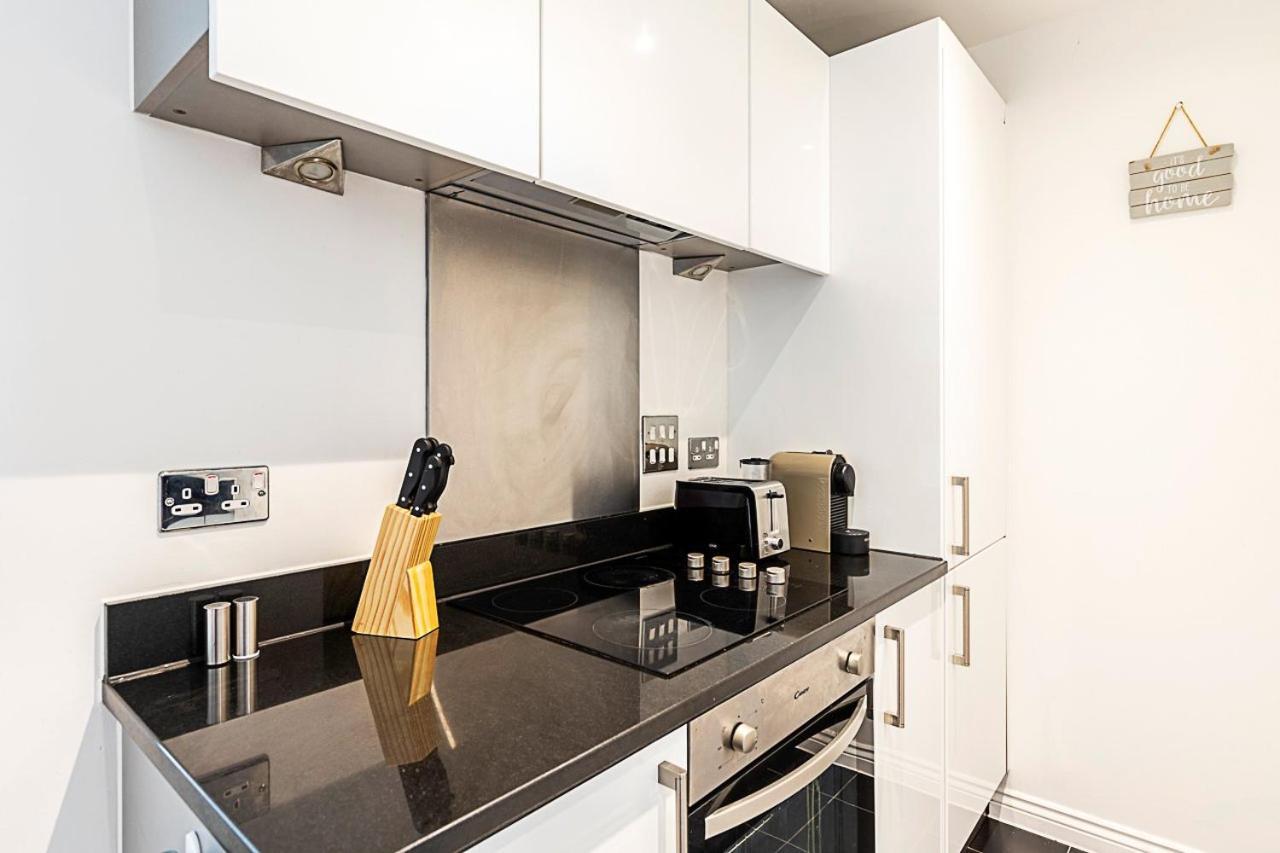 Bright Battersea Apartment