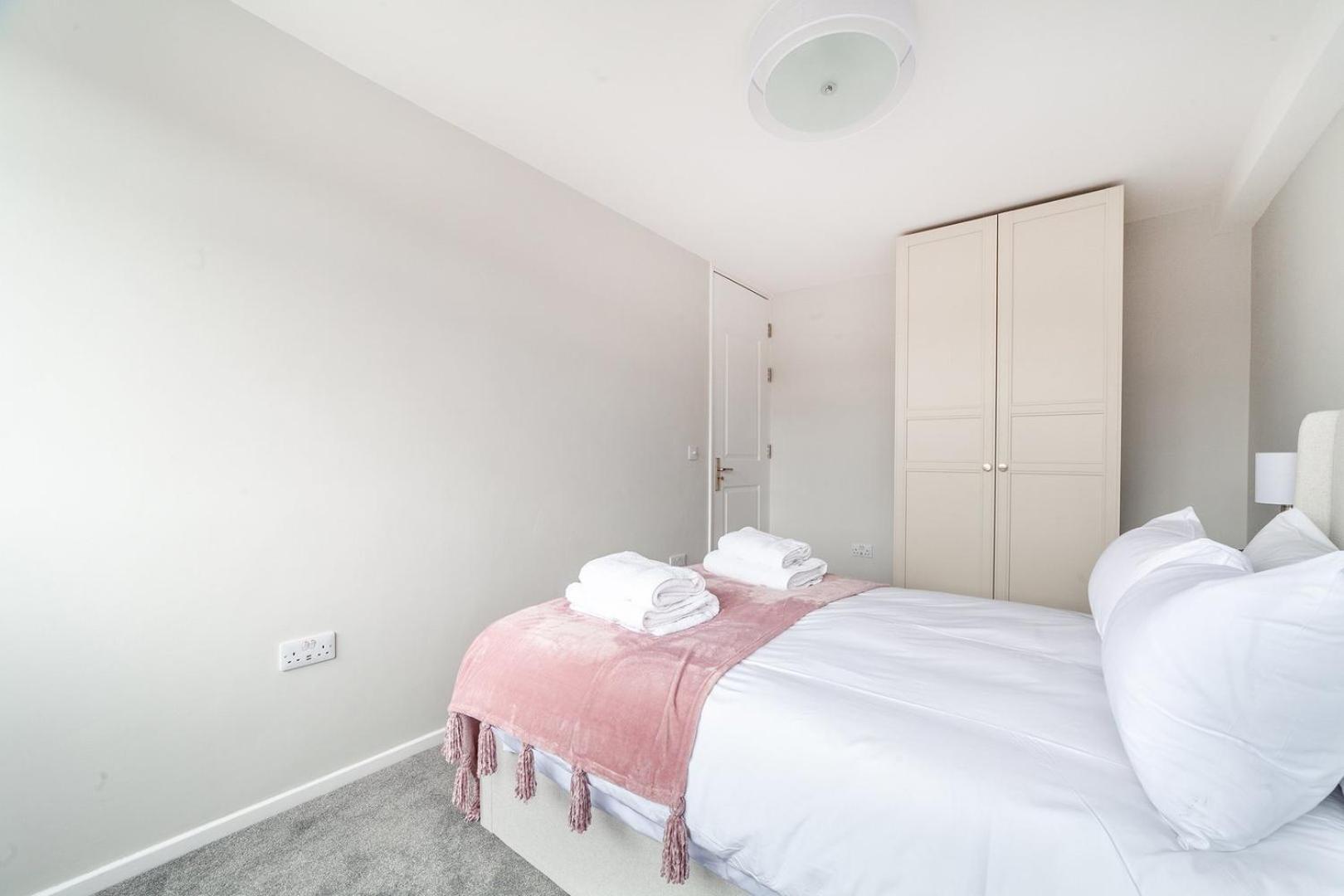 Excellent 3-bed Flat In Elephant & Castle