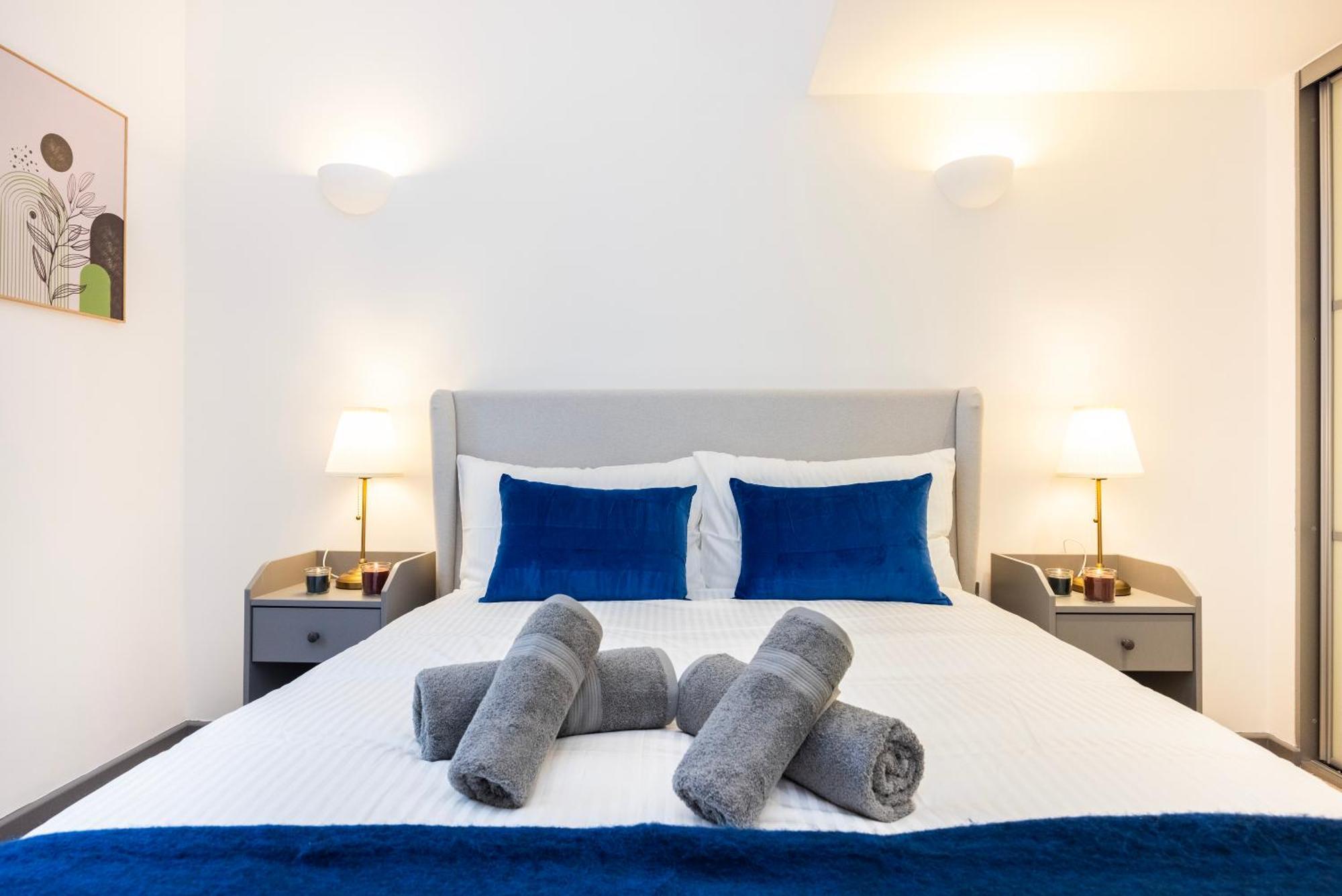 2 Bed 2 Bath Deluxe Flat In Kensington *
