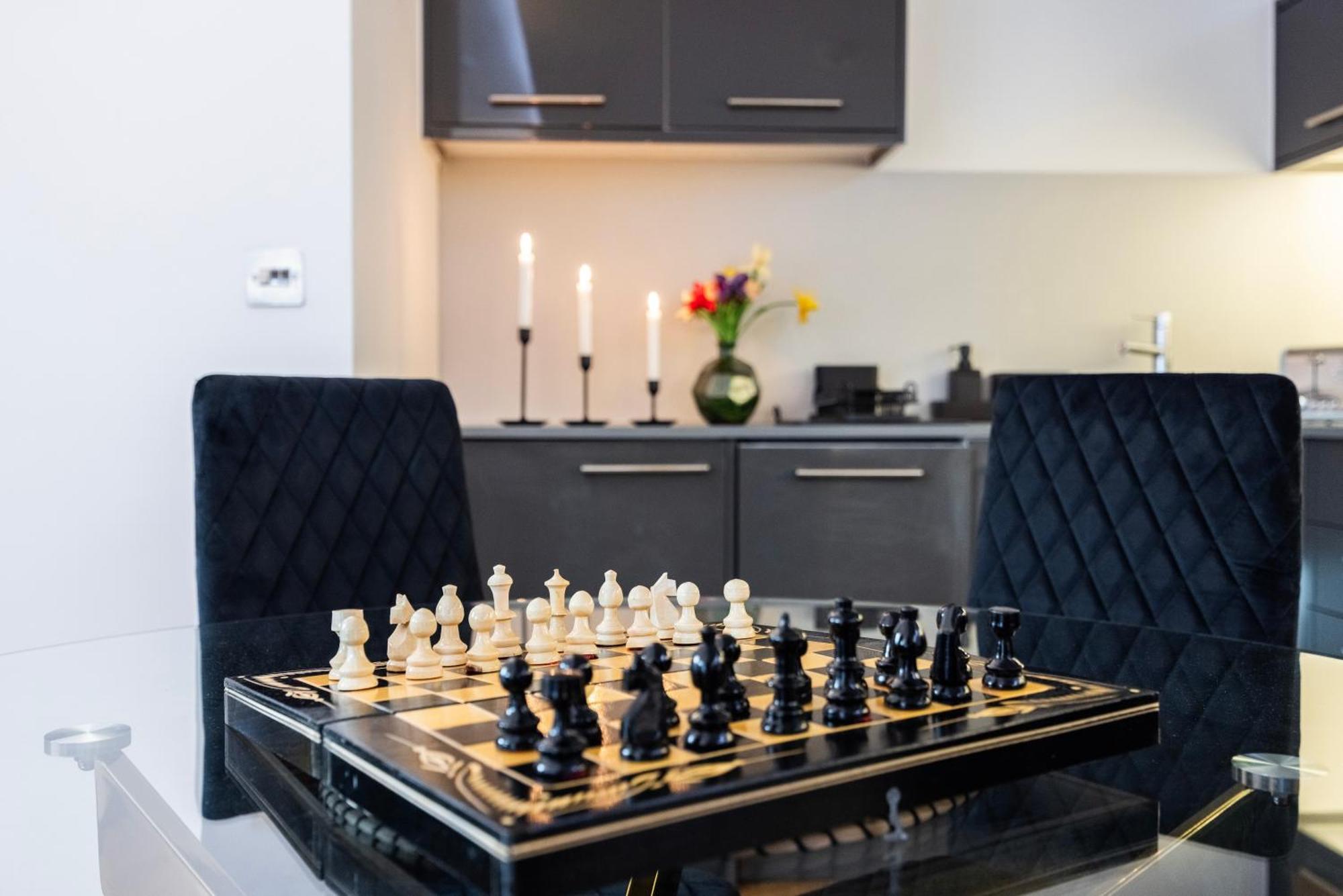 2 Bed 2 Bath Deluxe Flat In Kensington * London