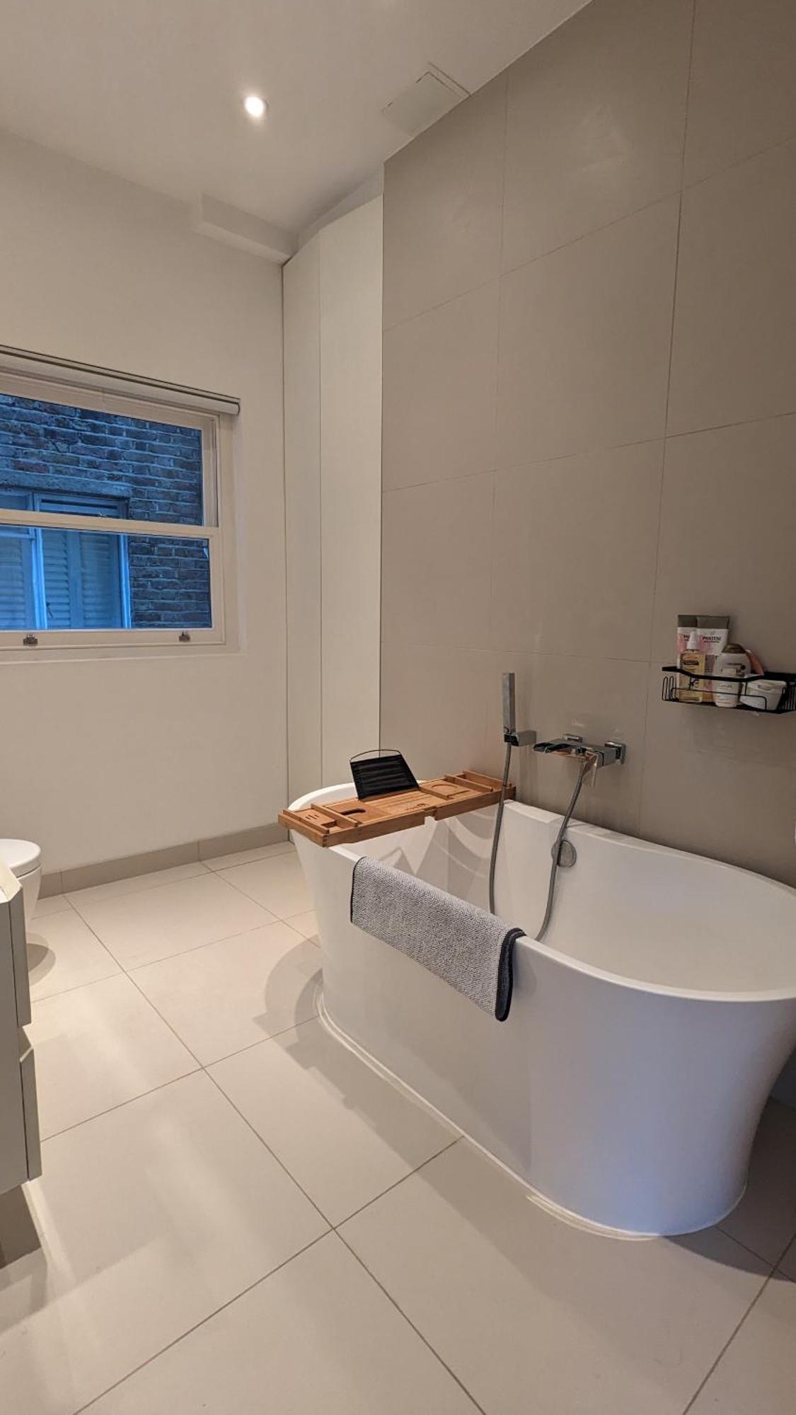 Beautiful 1-bedroom In Idyllic Neighborhood *