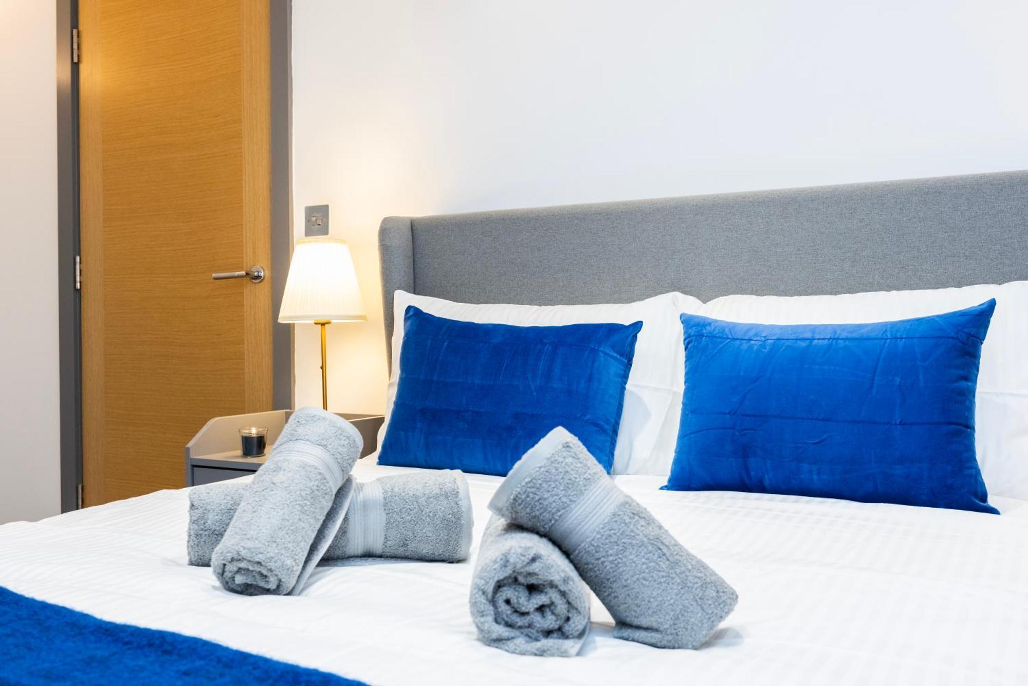 2 Bed 2 Bath Deluxe Flat In Kensington Apartment London