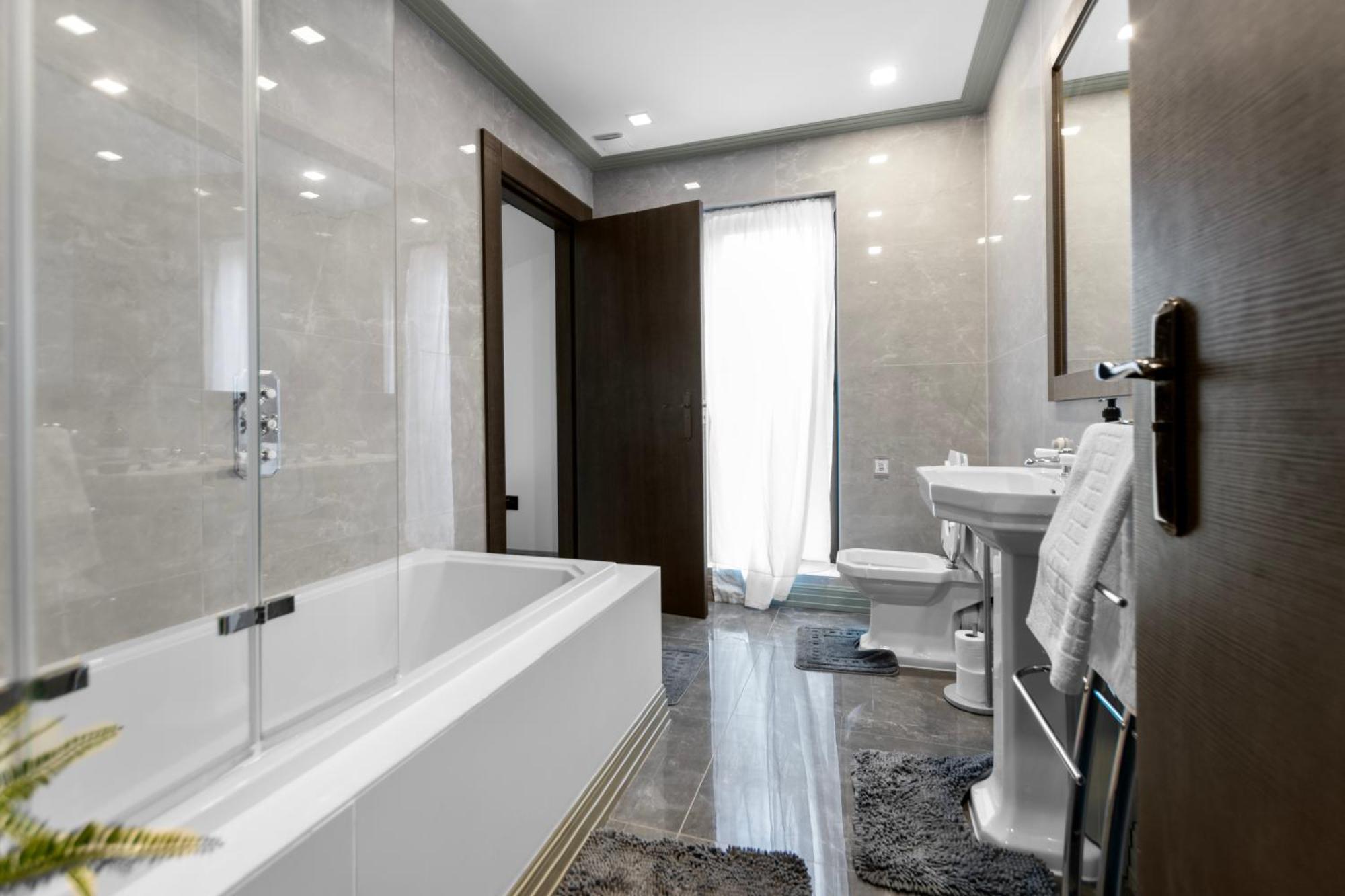 4bedroom, 3bath Retreat With Extra Toilet & Private Garden Oasis * London