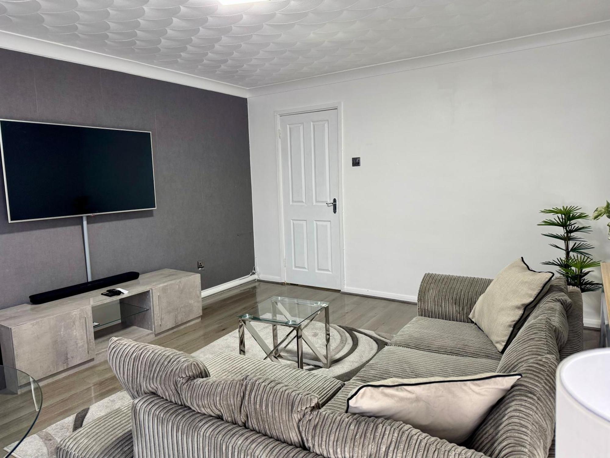 East Flat Upton Park * London