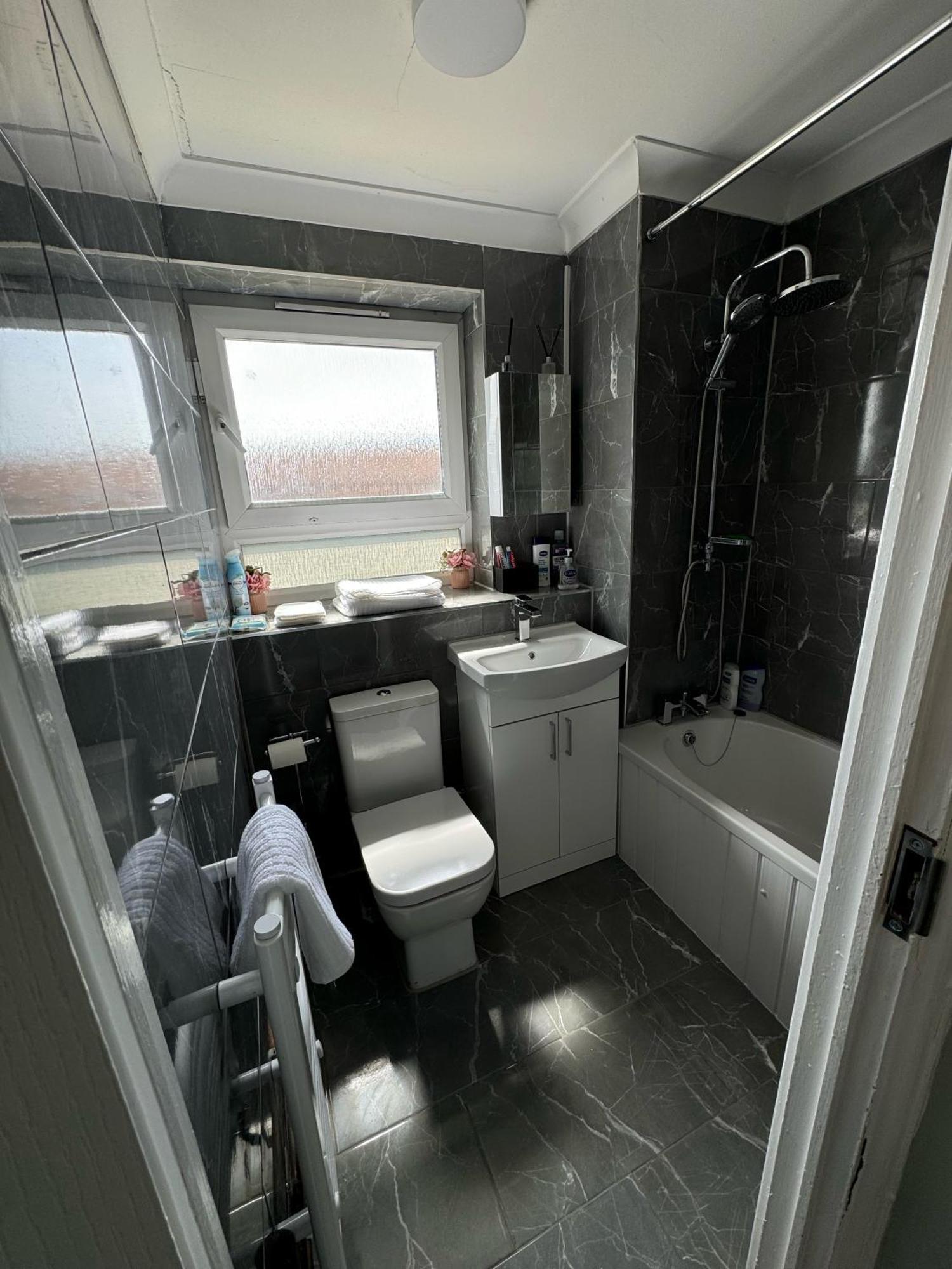 East Flat Upton Park Apartment