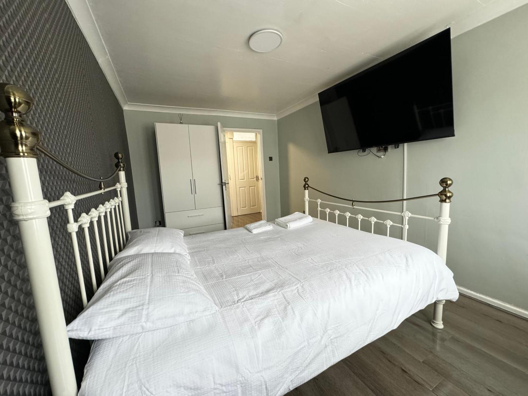 East Flat Upton Park *