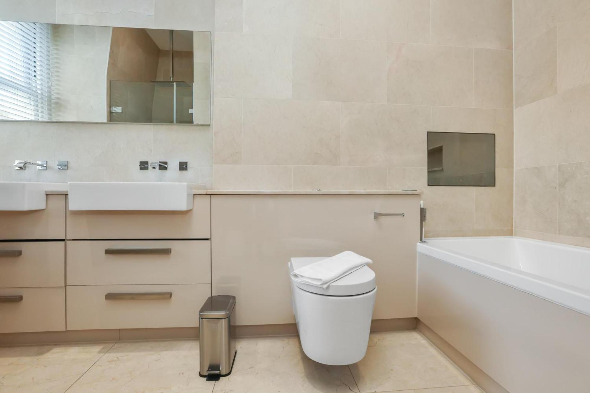 Stunning South Kensington 2 Bed W Terrace Apartment *