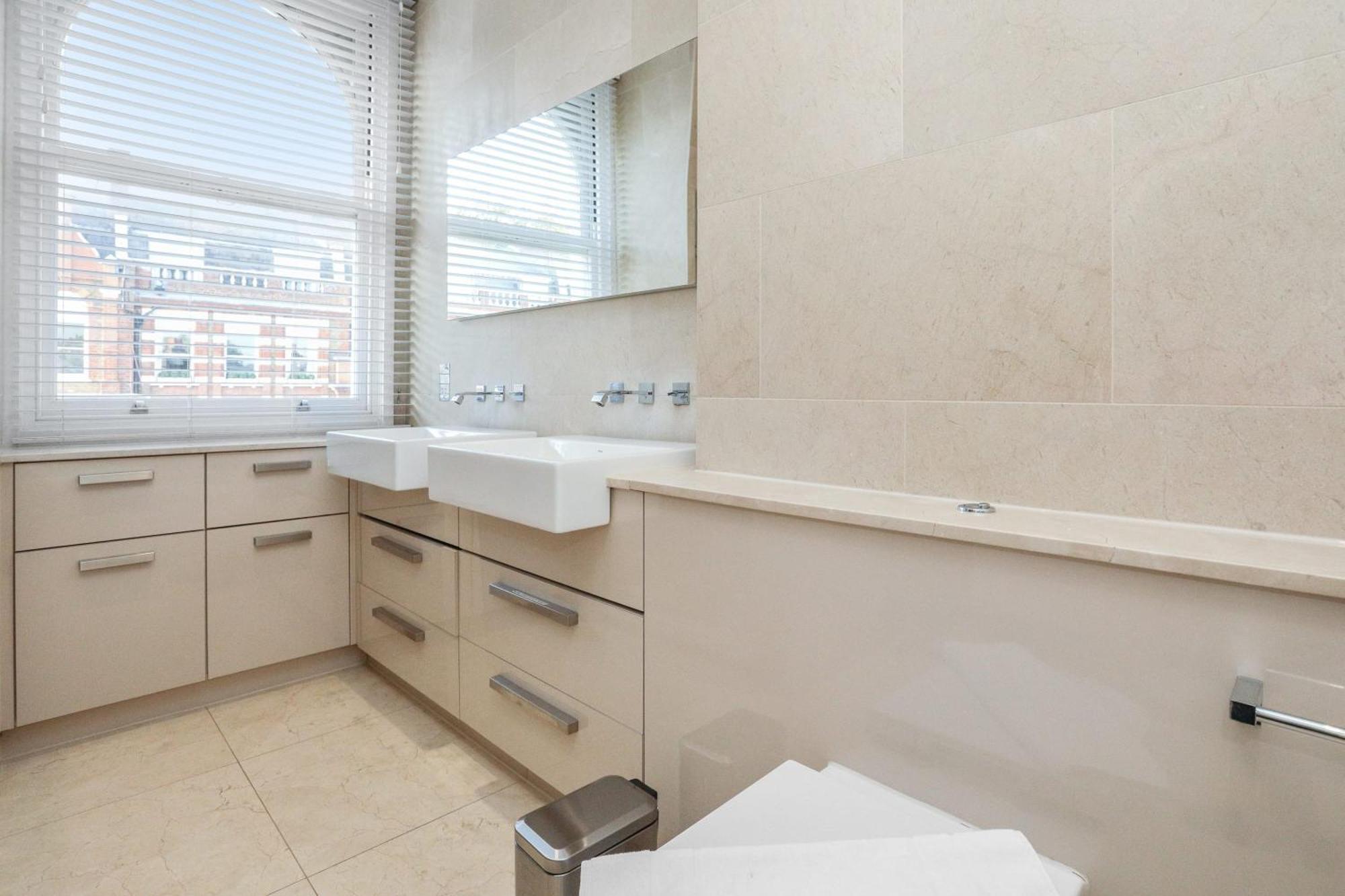 Stunning South Kensington 2 Bed W Terrace Apartment London