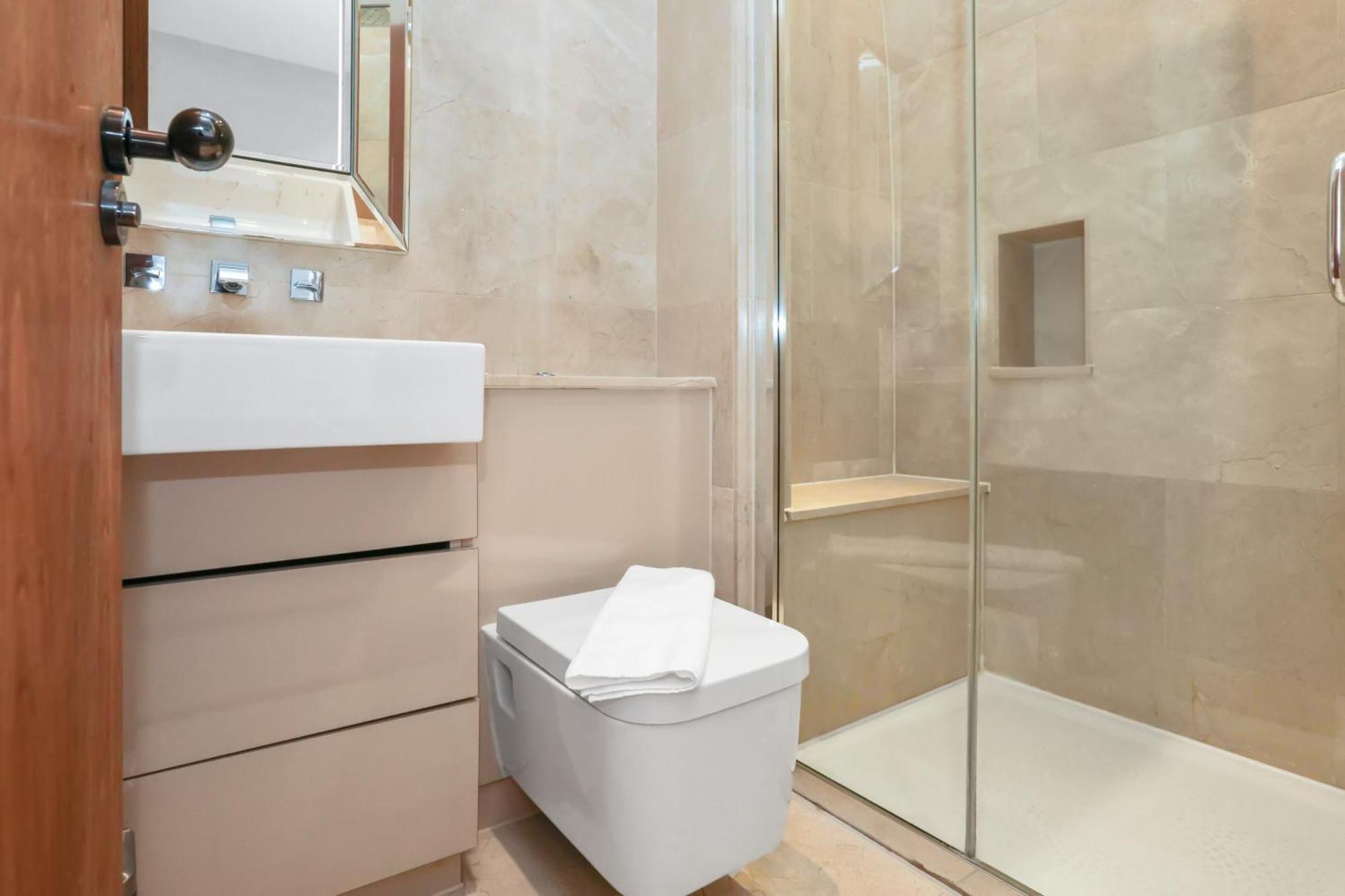 Stunning South Kensington 2 Bed W Terrace Apartment