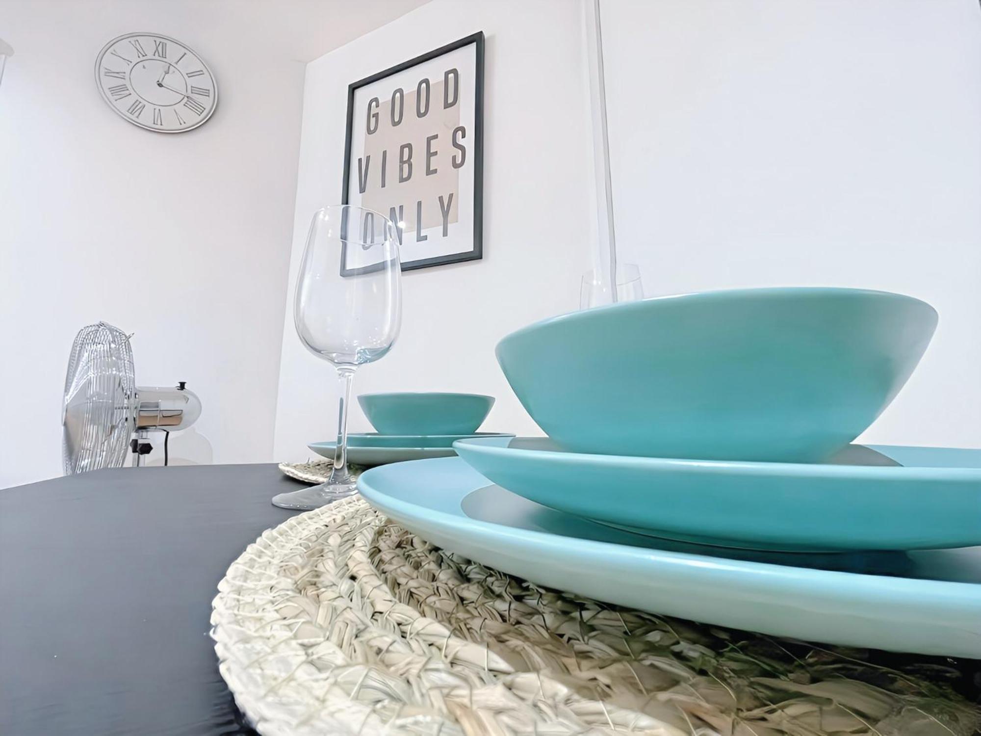 Stylish 2 Bedroom By Luxe Haven Homes Short Lets & Serviced Canning Town Greater With Free Wifi *
