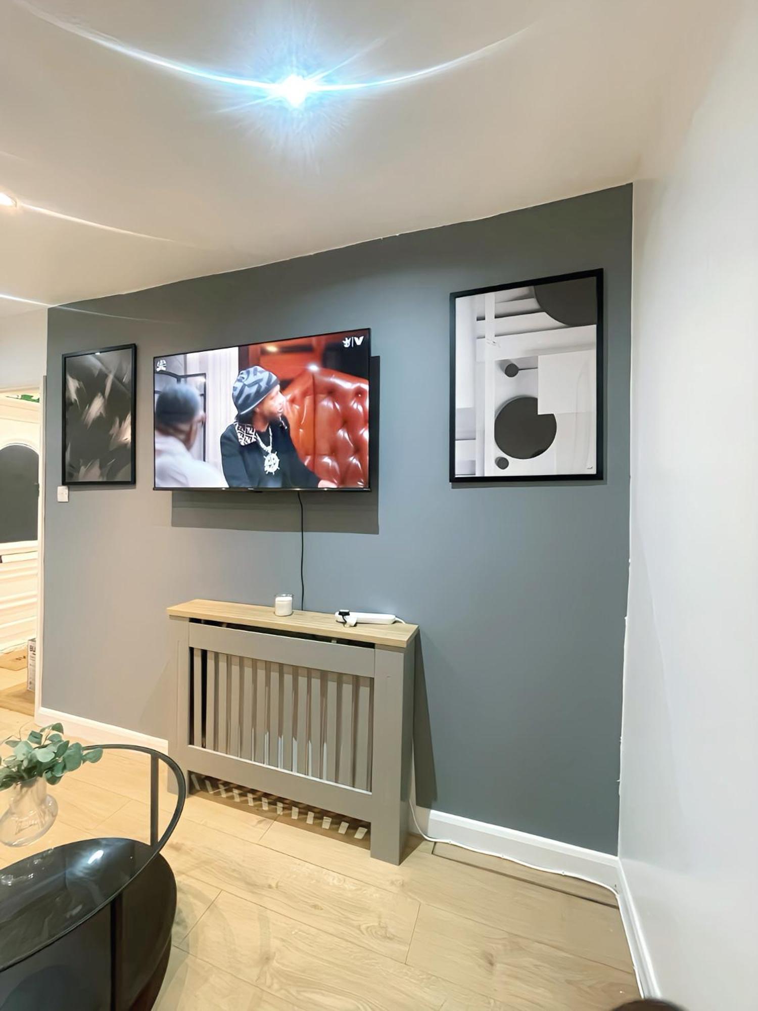 Stylish 2 Bedroom By Luxe Haven Homes Short Lets & Serviced Canning Town Greater With Free Wifi * London