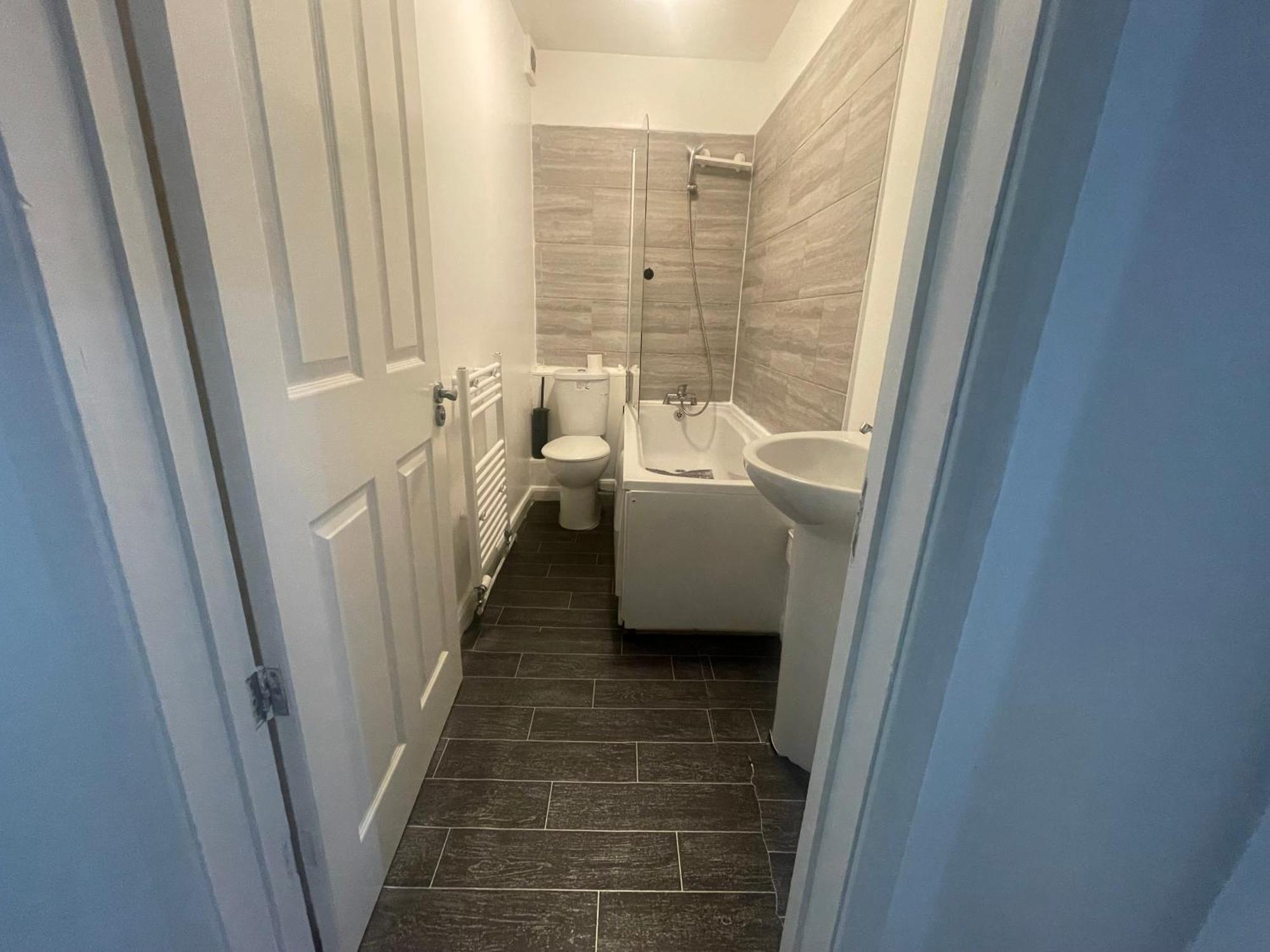Stylish 2 Bedroom By Luxe Haven Homes Short Lets & Serviced Canning Town Greater With Free Wifi London