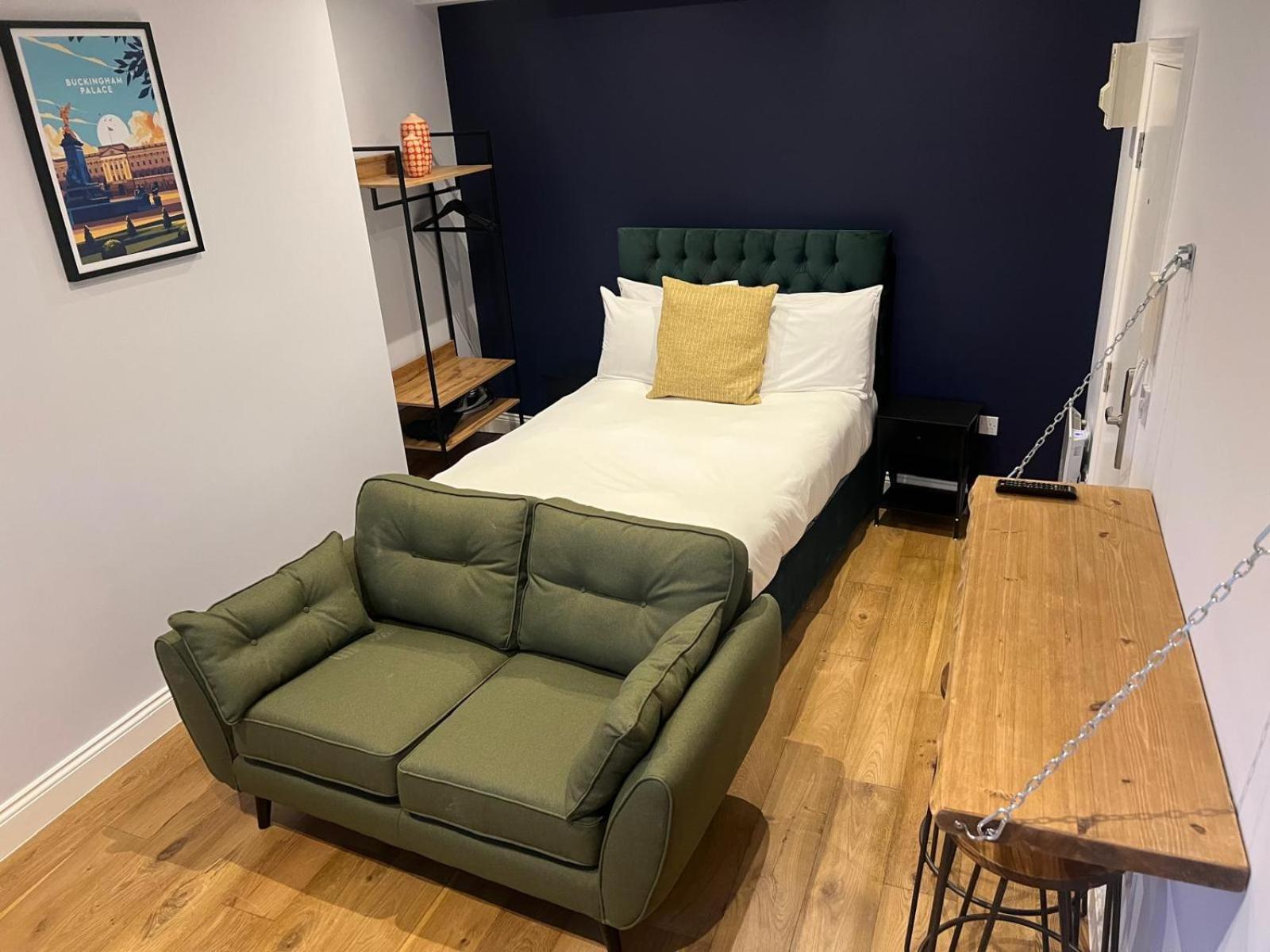 Irving Street 4th Floor Apartment