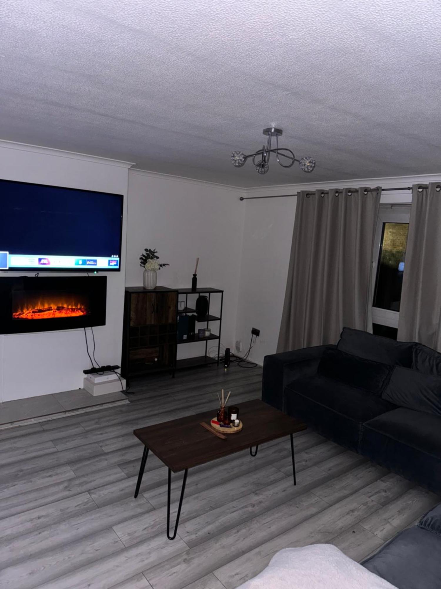 3 Bedroom House Stratford London, Sleeps 5 *