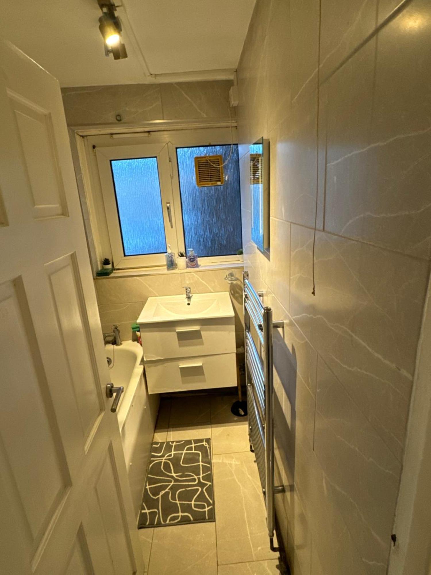 3 Bedroom House Stratford London, Sleeps 5 London