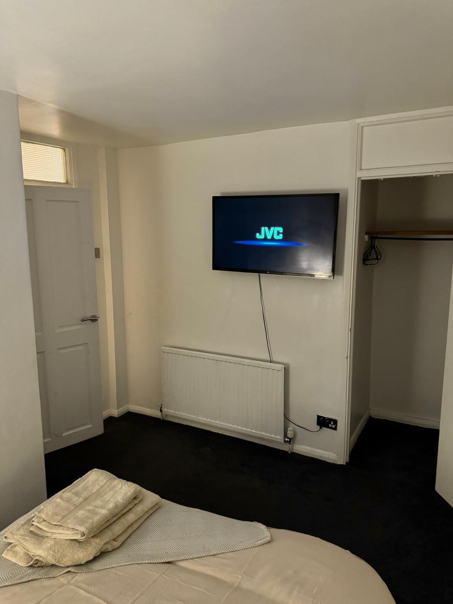 3 Bedroom House Stratford London, Sleeps 5 Londen
