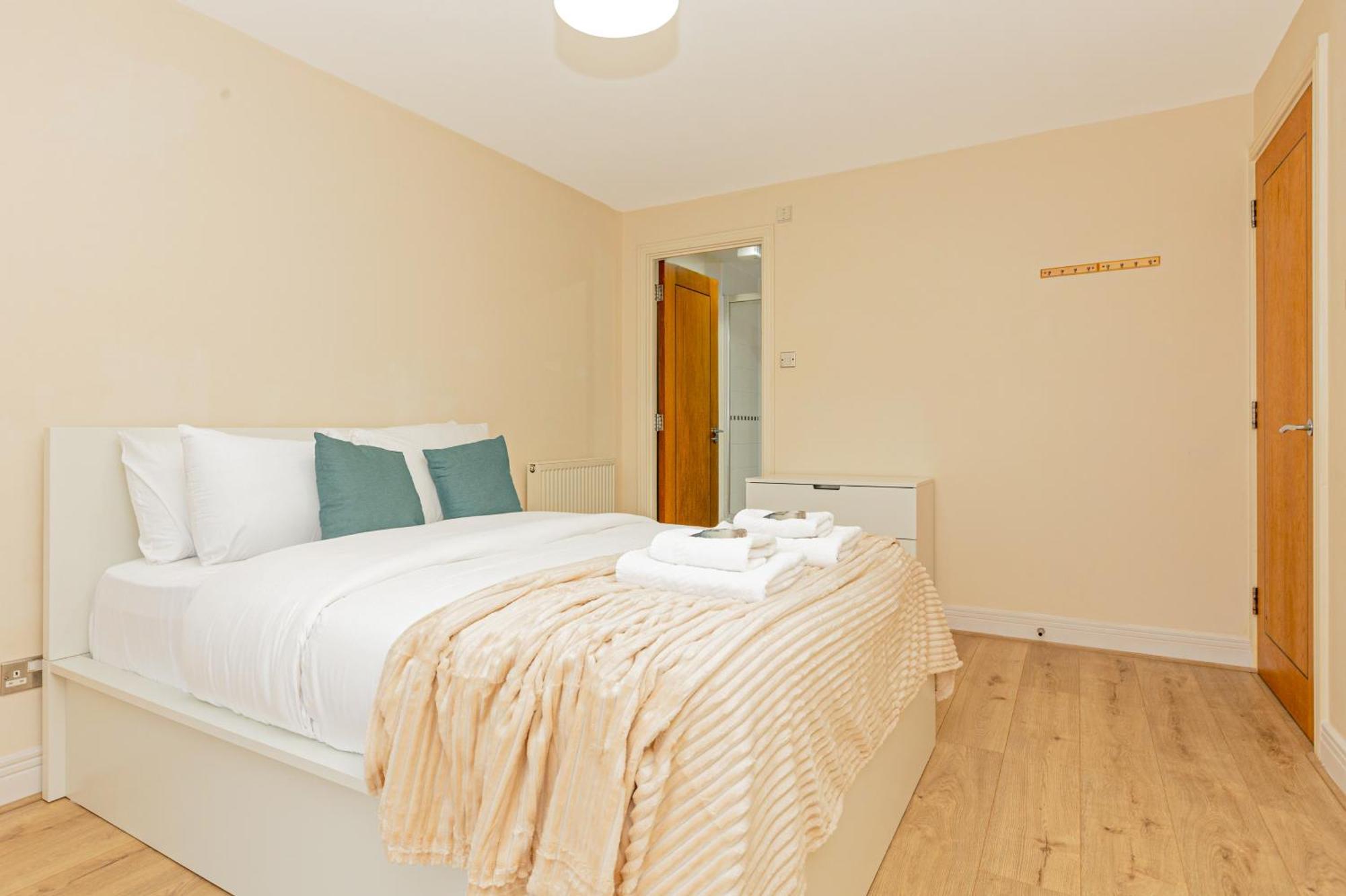 Appartement Lit 2br Flat With Balcony Near Canary Wharf, 1min Dlr *
