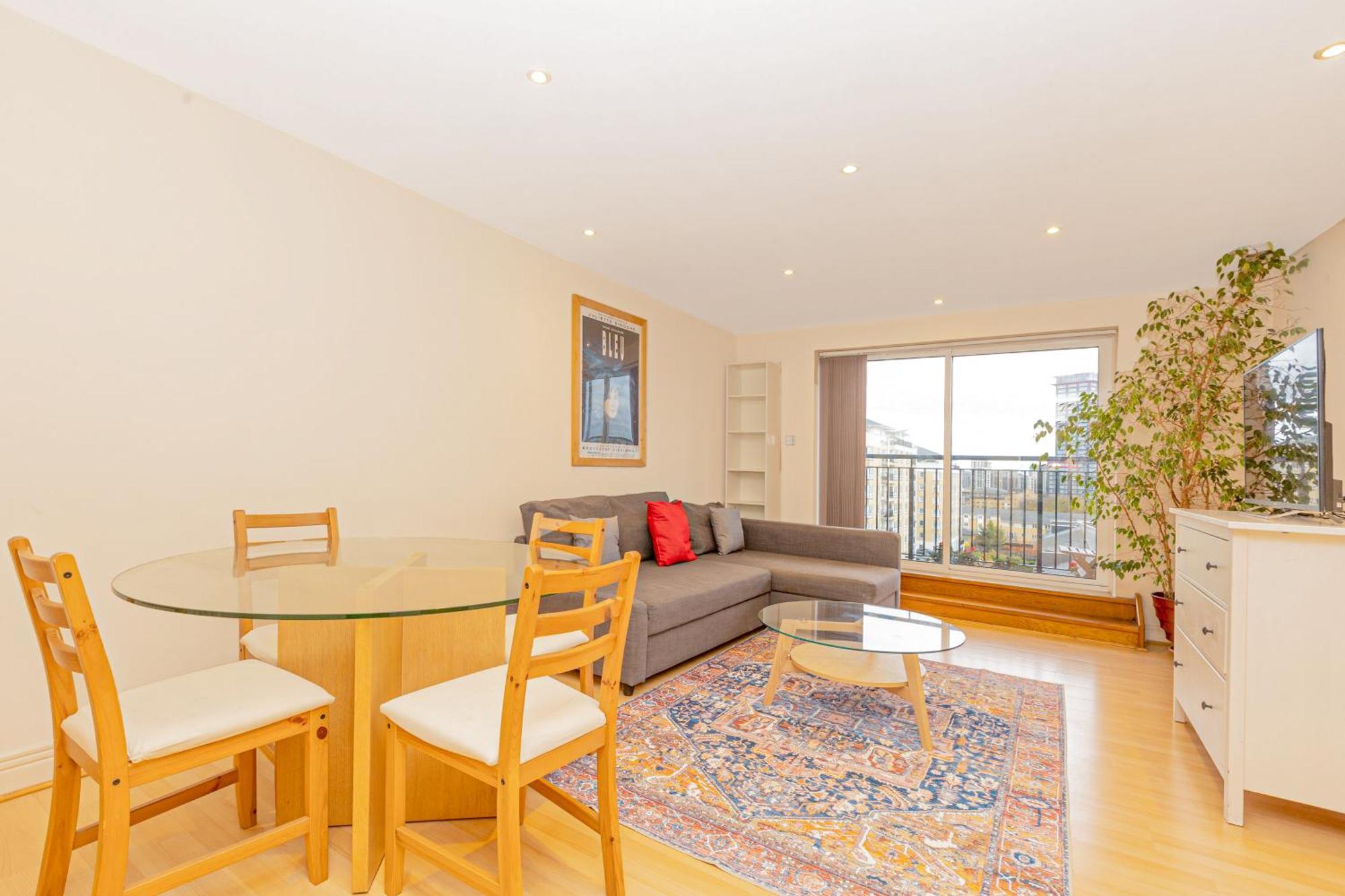 Lit 2br Flat With Balcony Near Canary Wharf, 1min Dlr Appartement Londen