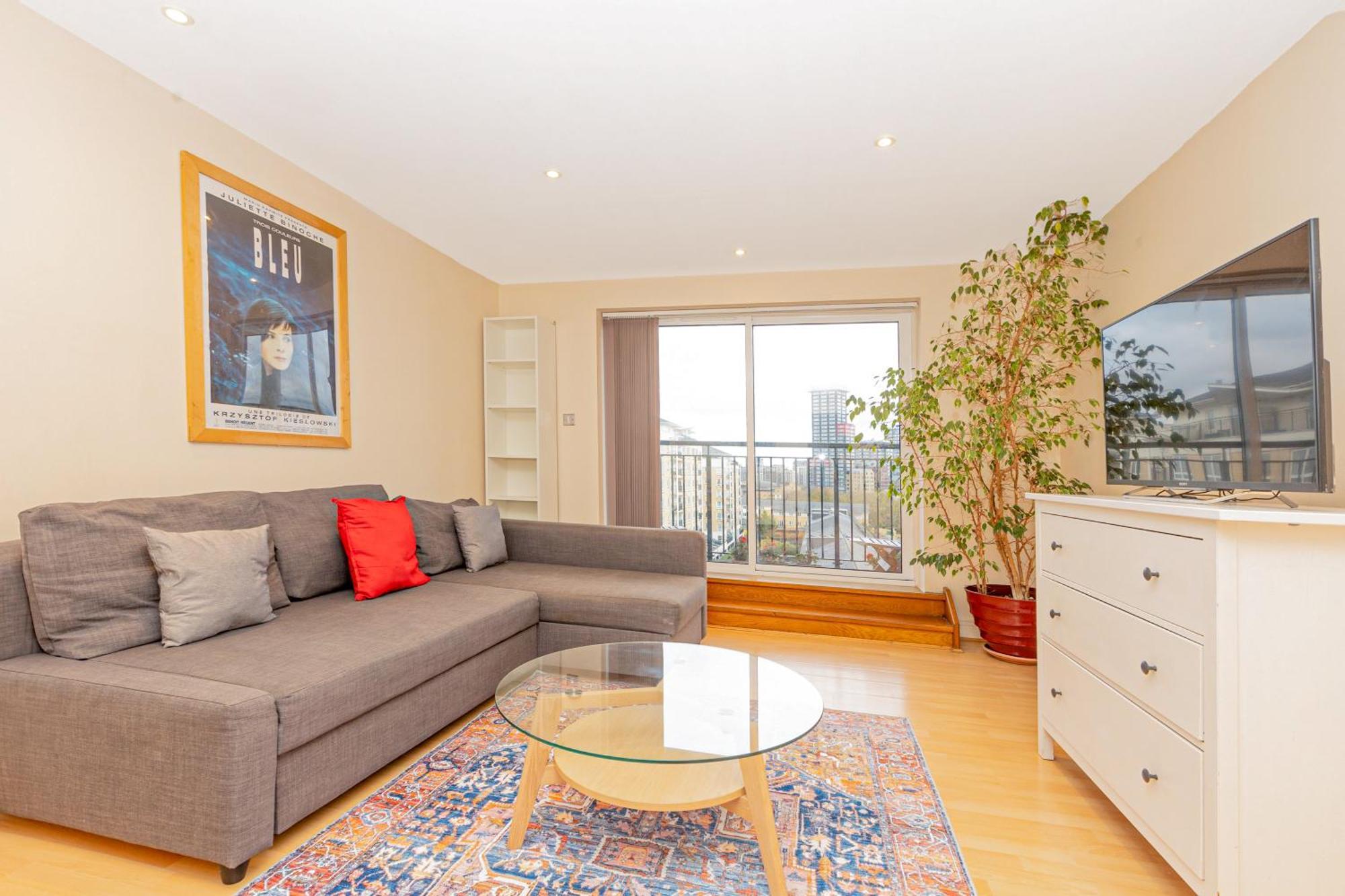 Lit 2br Flat With Balcony Near Canary Wharf, 1min Dlr Appartement *