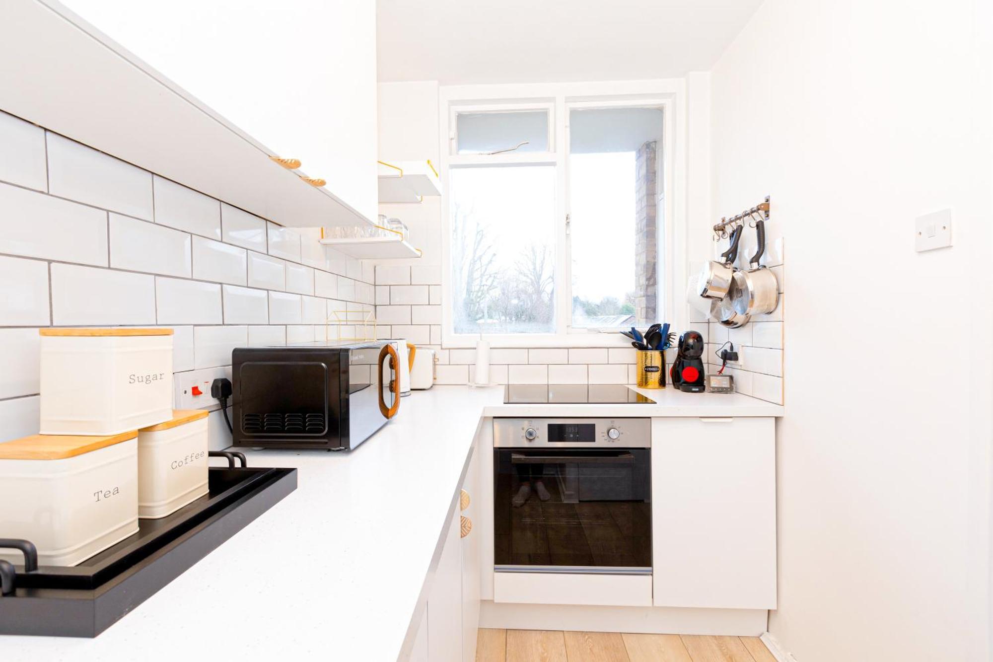 Charming With Balcony In Putney, 5 Min Tube Appartement