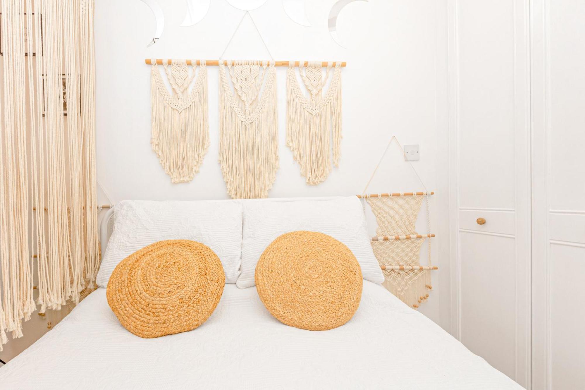 Charming With Balcony In Putney, 5 Min Tube * Londen