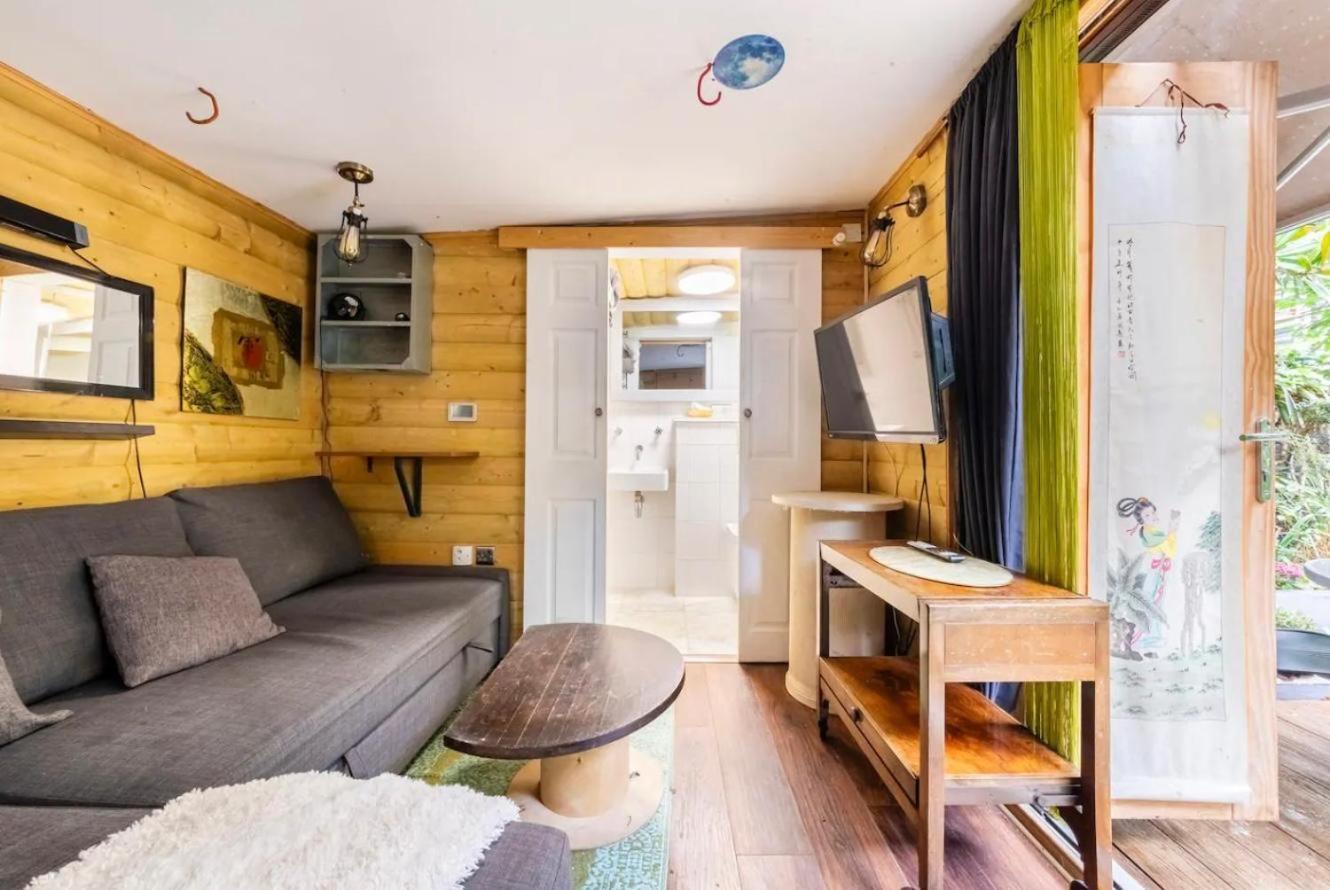 Huge 3 Beds 3 Baths By The Park London