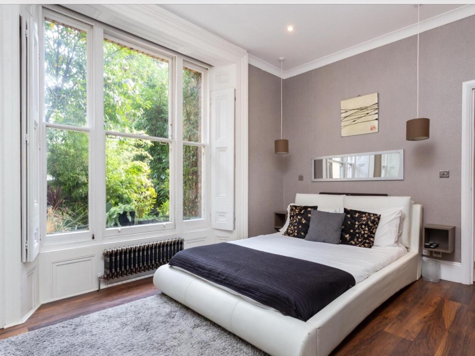 Huge 3 Beds 3 Baths By The Park *