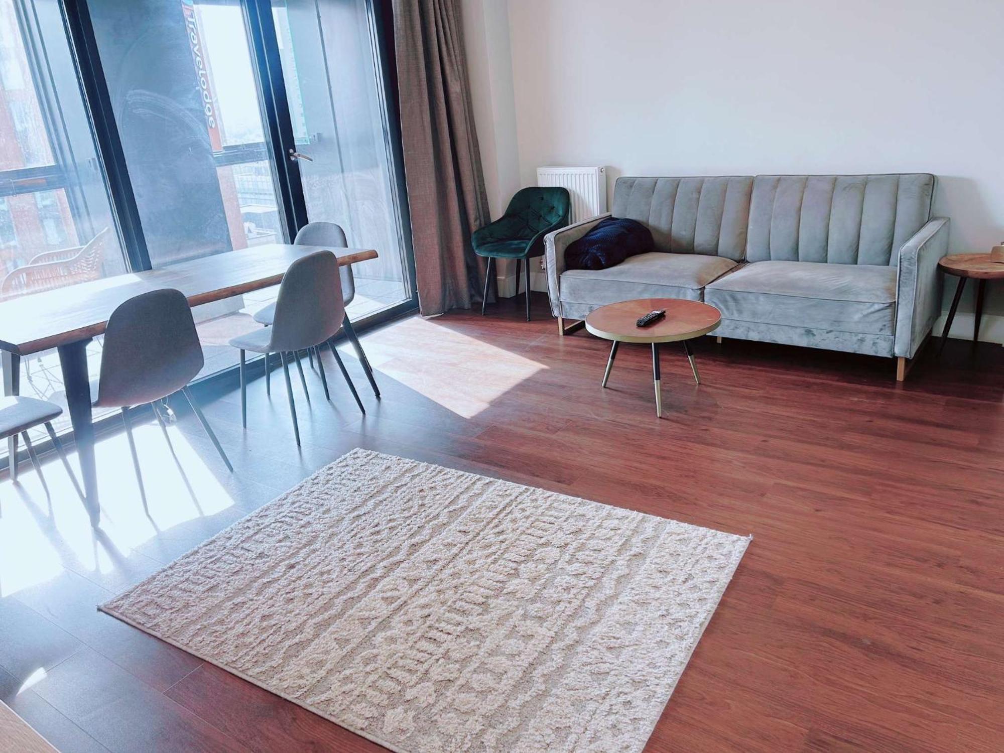 Stunning 1 Bedroom Apartment