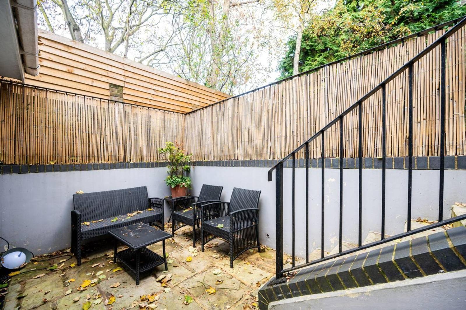 Deluxe Maisonette Oval, Sleeps 4, Garden & Hammock 2 Bedrooms - Open For Business Stays, Relocators, Long Stays, Contractors Apartment