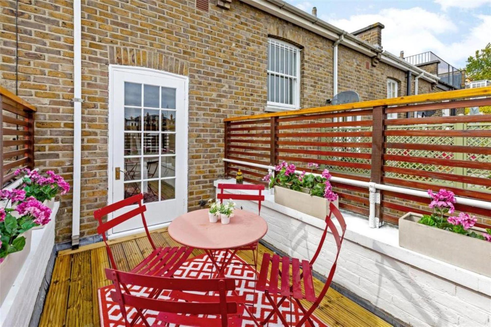 Apartment Collins London