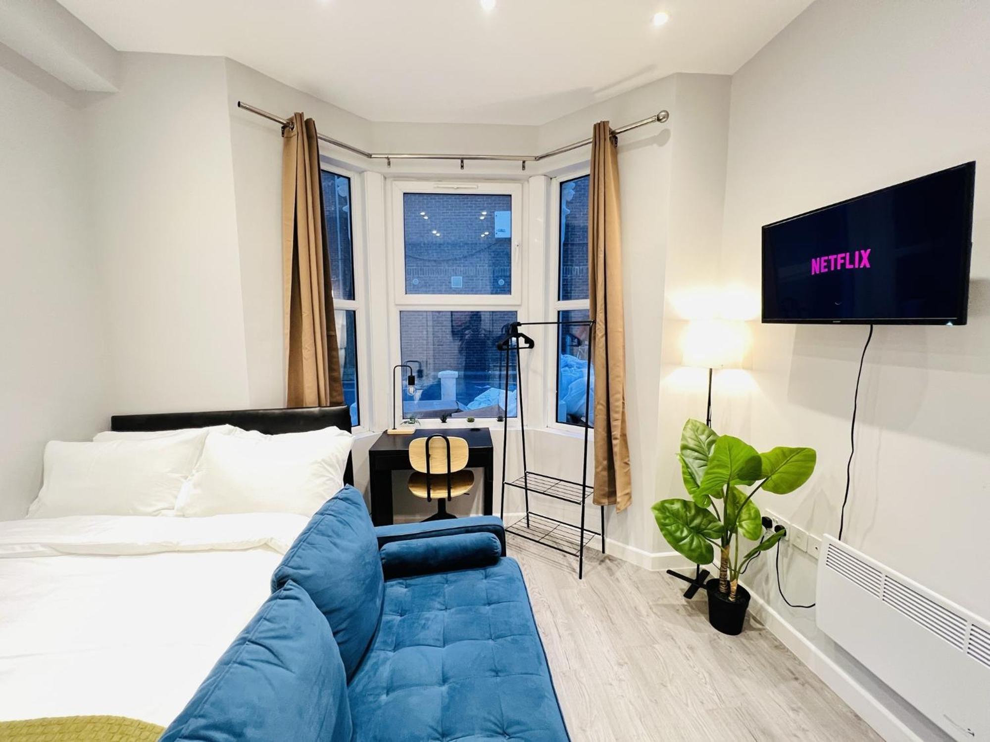 Battersea By Sleepy Londen
