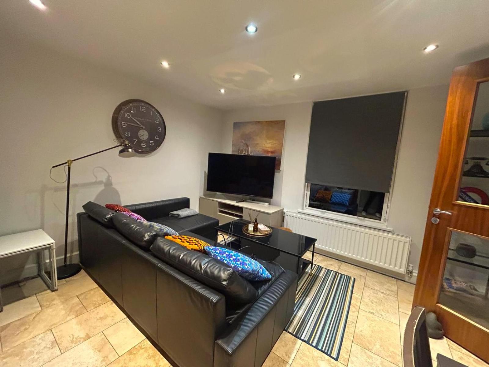 Clifton - Luxury 1 Bed Flat - 1 Min Walk To Tube Apartment *