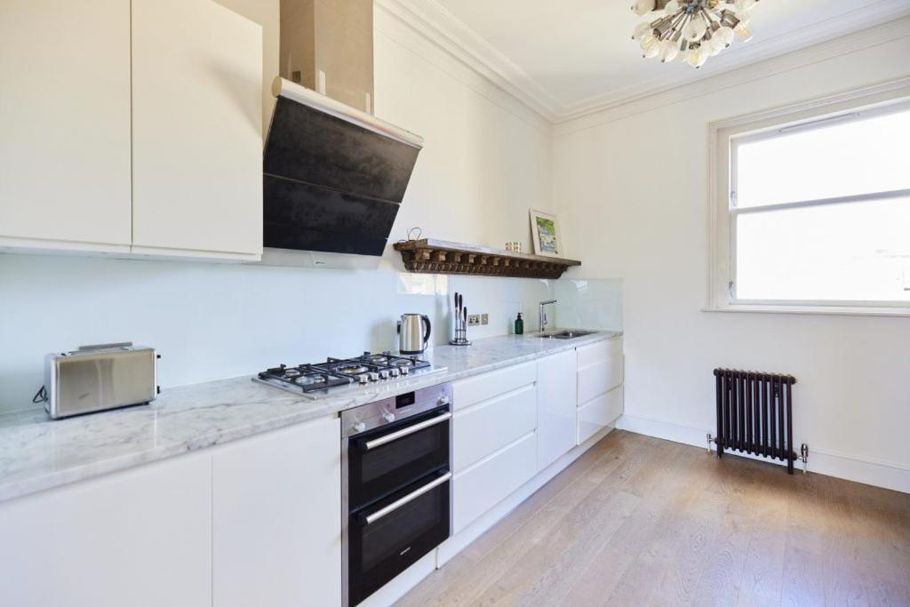 Apartment The Walterton Sanctuary - Bright 3 Bed Flat