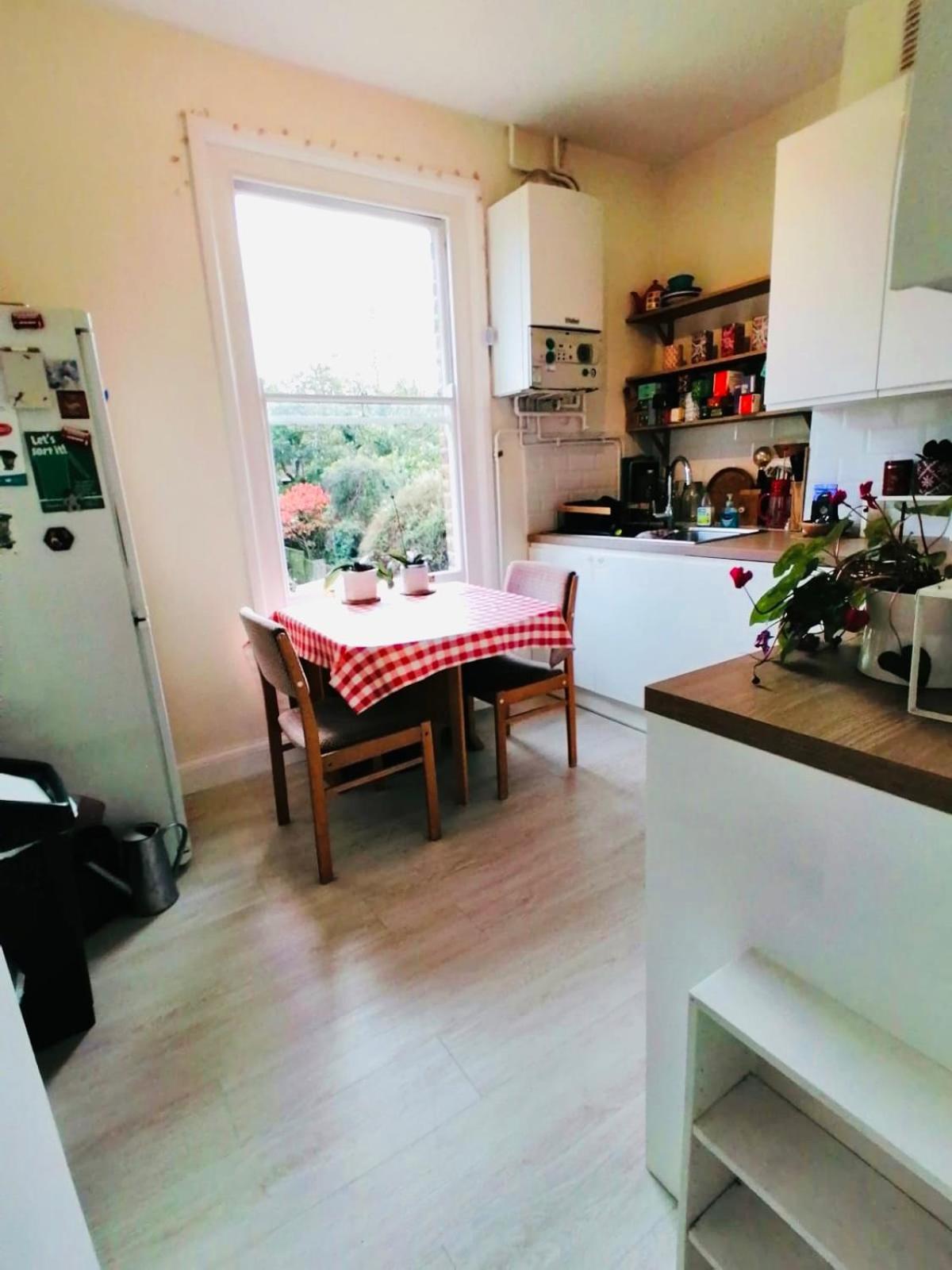 Charming Victorian Flat With Free Parking Apartment