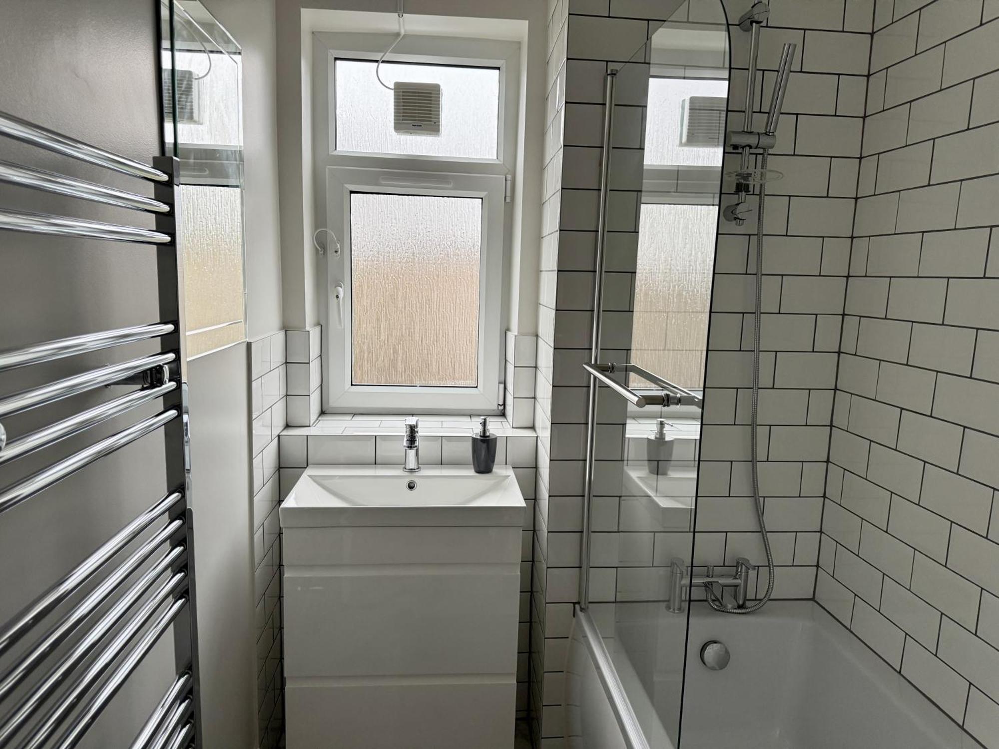 Spacious 2br, Great Amenities, 16 Min To City Apartment